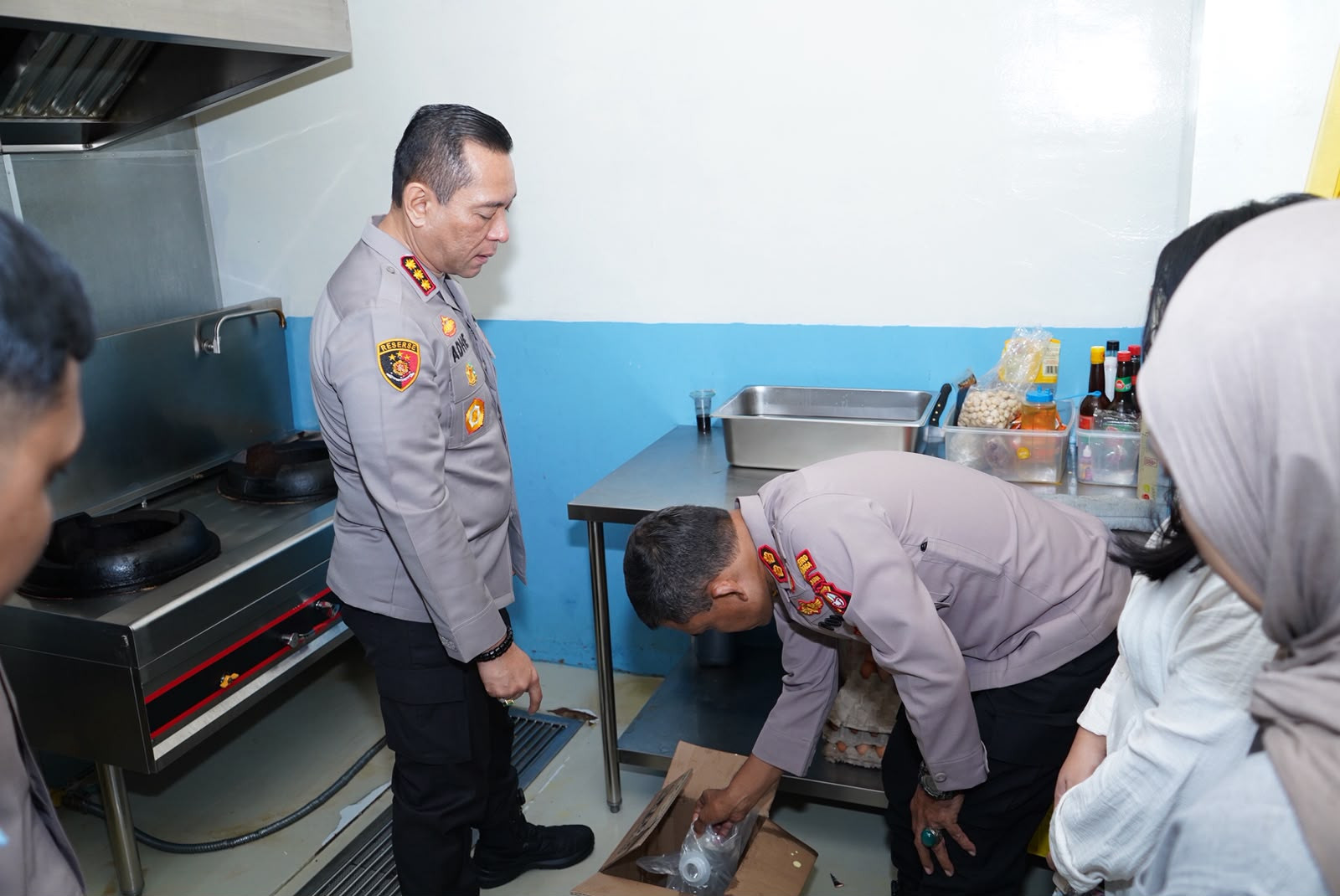 Kapolres Metro Jakut Tinjau SPPG Pegangsaan Dua, Tekankan Kualitas Makanan dan Kebersihan