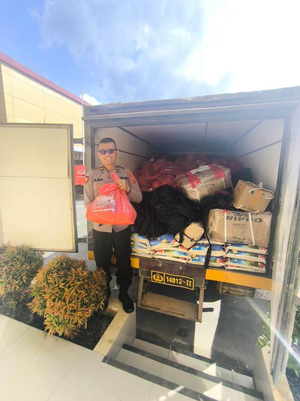 Dukung Kegiatan Sosial, Mabes Polri Salurkan 800 Paket Bingkisan Natal ke Polres Sibolga dan Tapteng