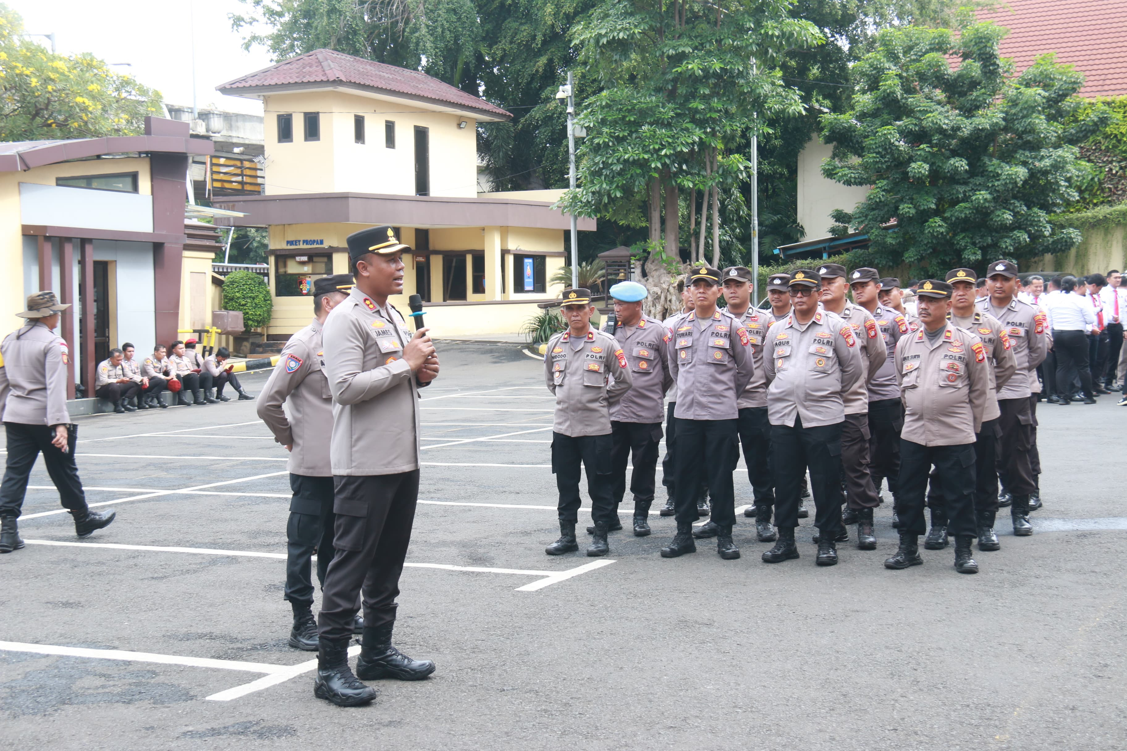 Wakapolres Metro Jakarta Utara Berikan Arahan kepada Bhabinkamtibmas, Tekankan Profesionalisme Jelang Idul Fitri 2025