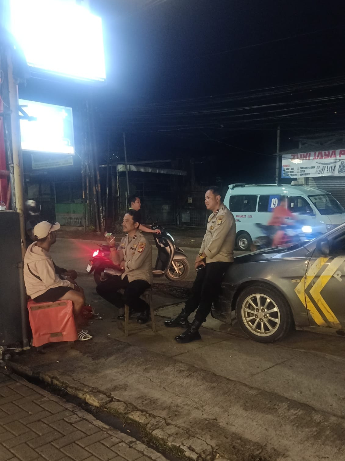 Patroli Dialogis Polsek Bekasi Barat Ajak Warga Jaga Keamanan