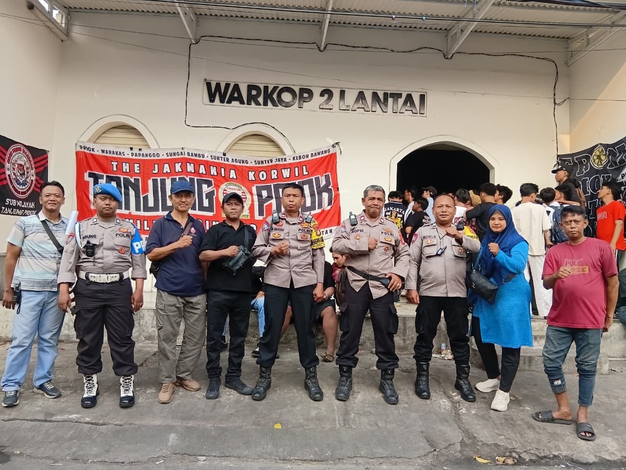 Nobar Semifinal Piala Presiden di Koja Berjalan Kondusif, Puluhan Suporter Persija Dikawal Polisi