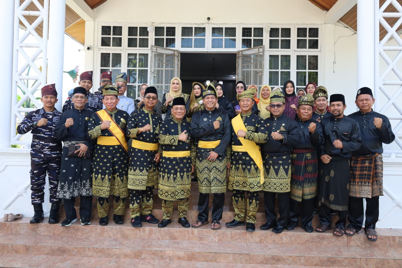 Junjung Budaya Negeri Seribu Kubah, Danlanal Dumai Hadiri Penobatan Gelar Adat Bupati Rokan Hilir