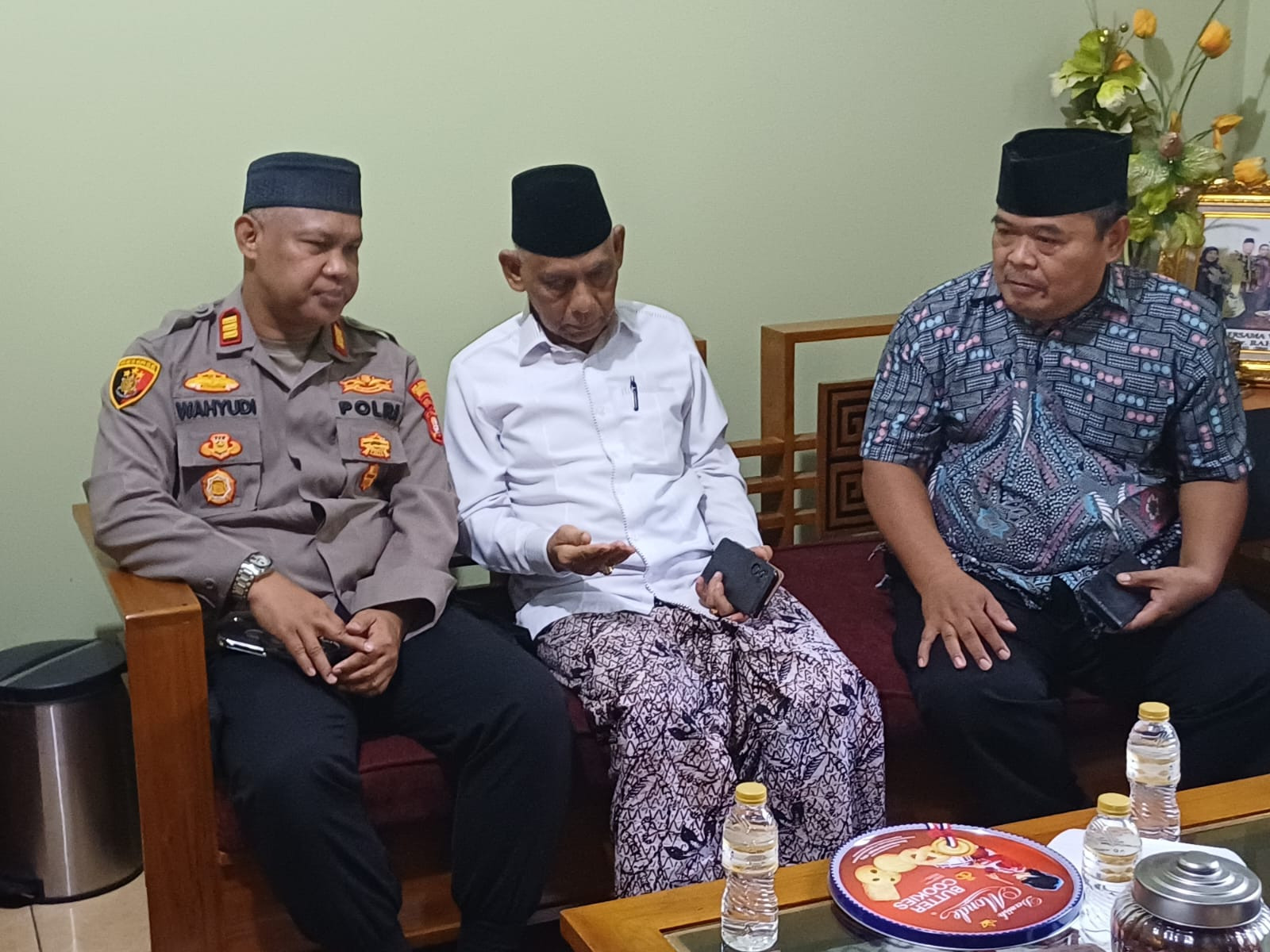 Kapolsek Bekasi Barat Silaturahmi dengan Ketua MUI, Perkuat Kamtibmas Jelang Ramadan