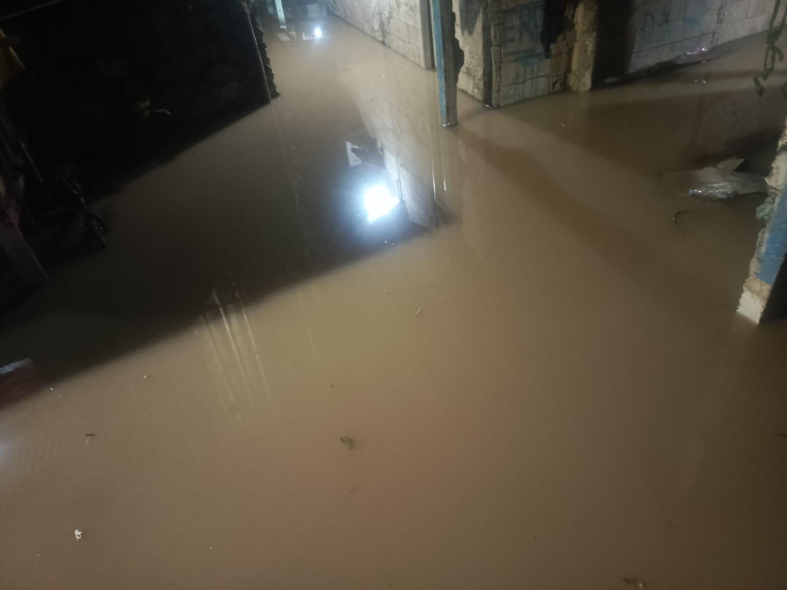 Pantau Kondisi Pasca Hujan, Polsek Rawa Lumbu Monitoring Titik Genangan Air di Bekasi Jaya