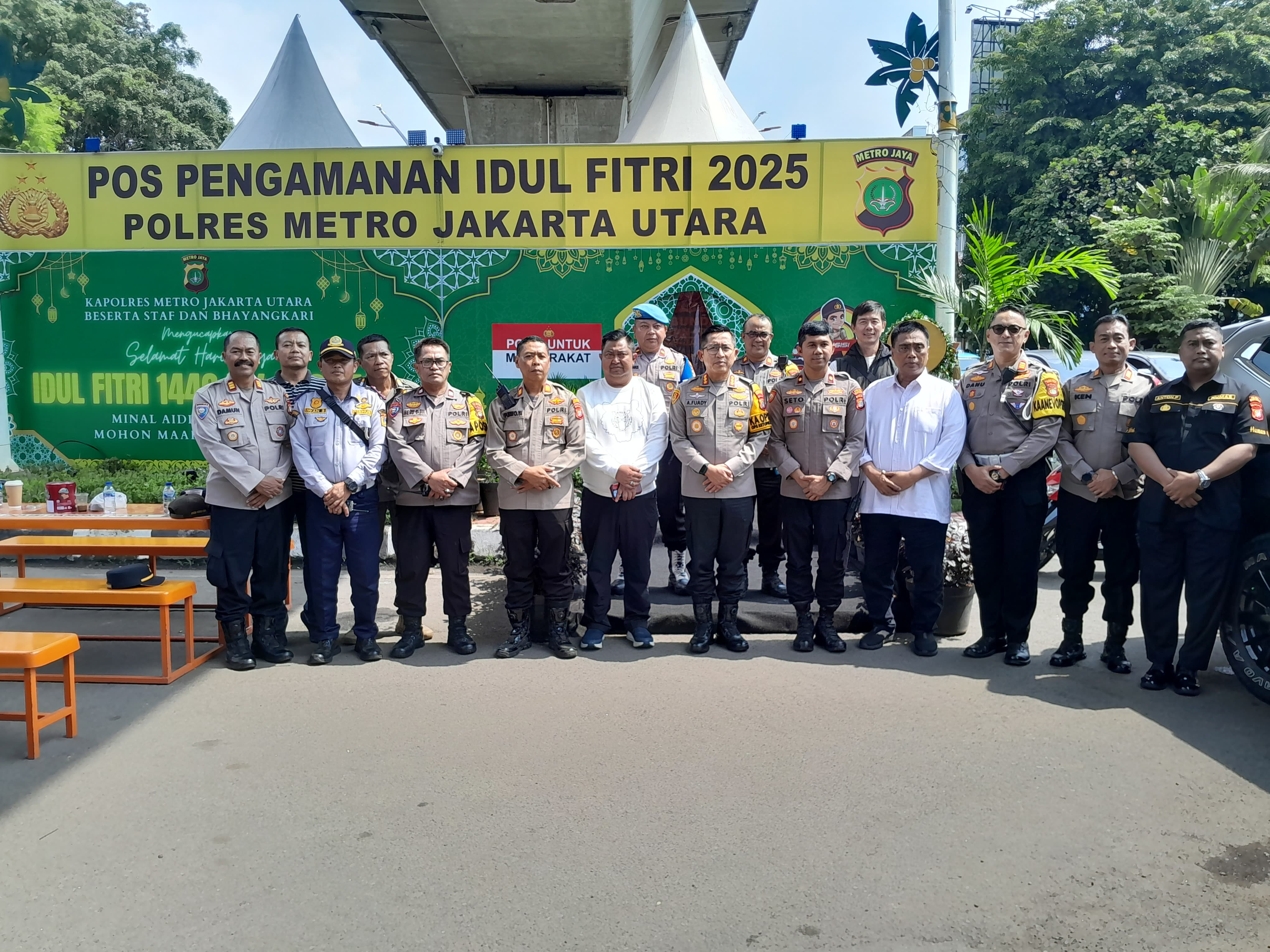 Kapolres Metro Jakarta Utara Tinjau Pospam Bundaran MKG Kelapa Gading