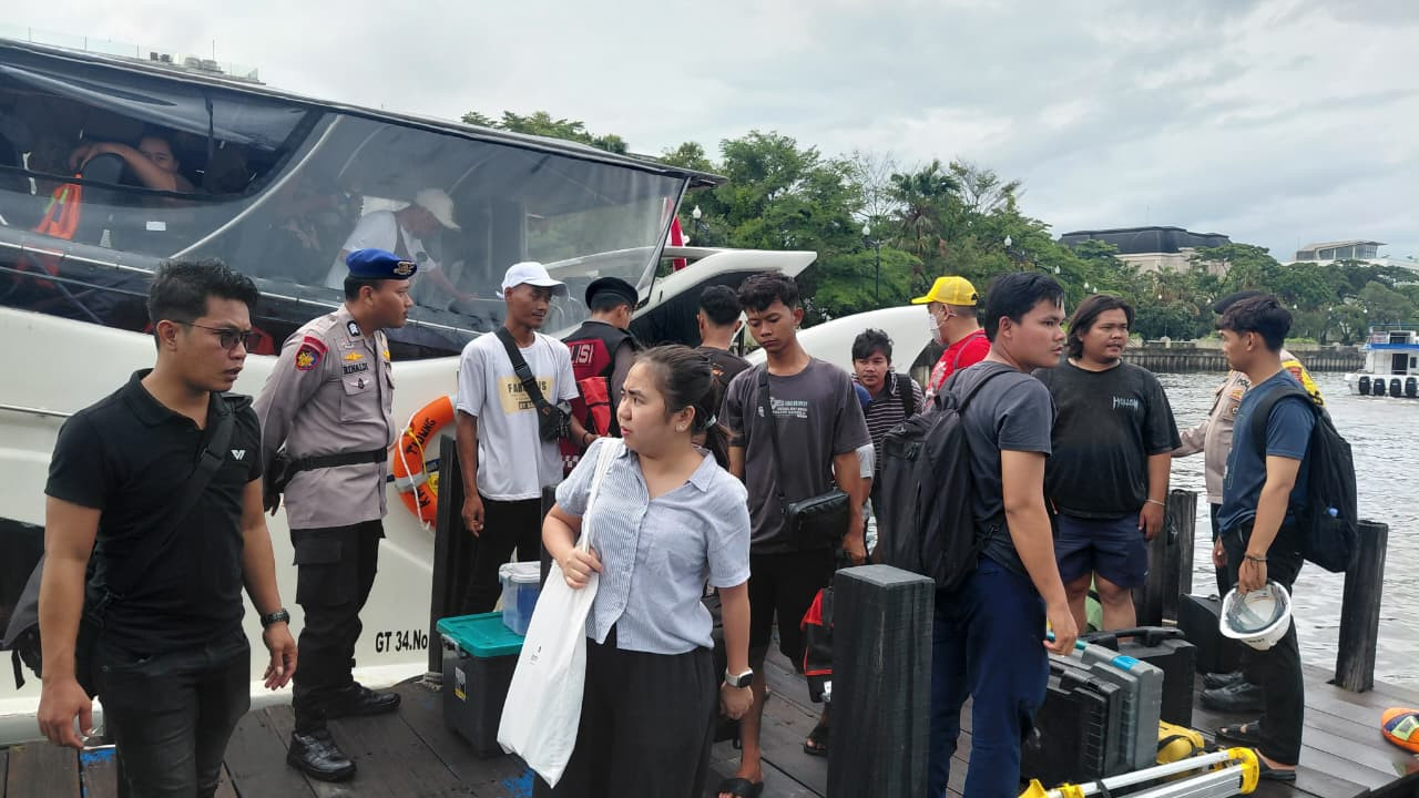 Polres Kepulauan Seribu Rutin Gelar Strong Point di Dermaga, Pastikan Aktivitas Warga dan Wisatawan Aman