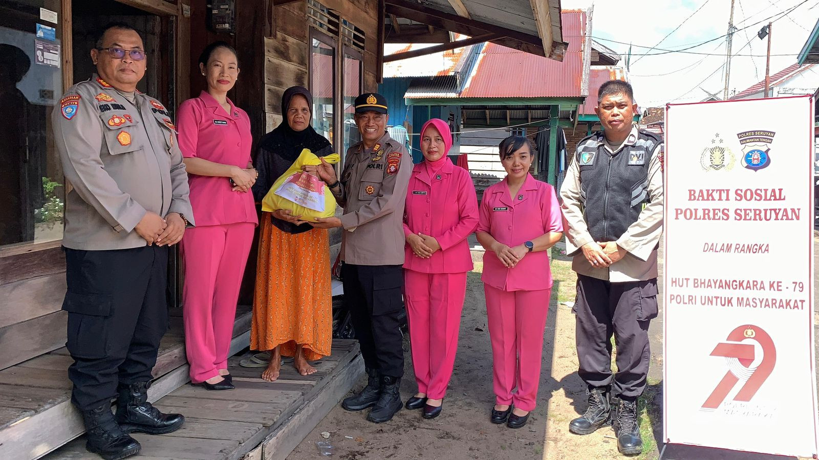 Jelang HUT Bhayangkara ke-79, Polres Seruyan Gelar Bakti Sosial Untuk Masyarakat