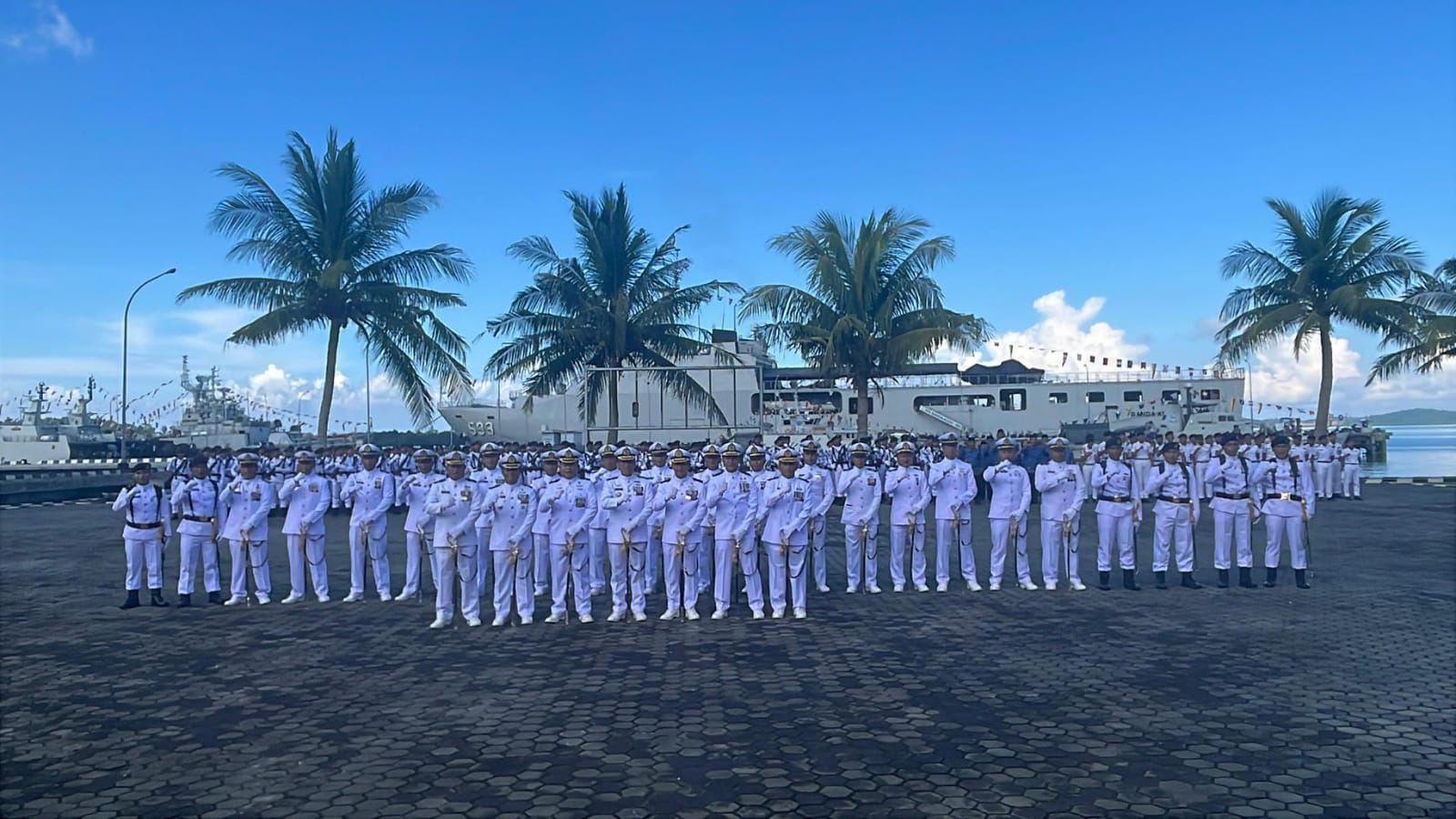 Danlanal Bintan Sebagai Inspektur Upacara HUT Ke-80 TNI AL di Tanjung Uban