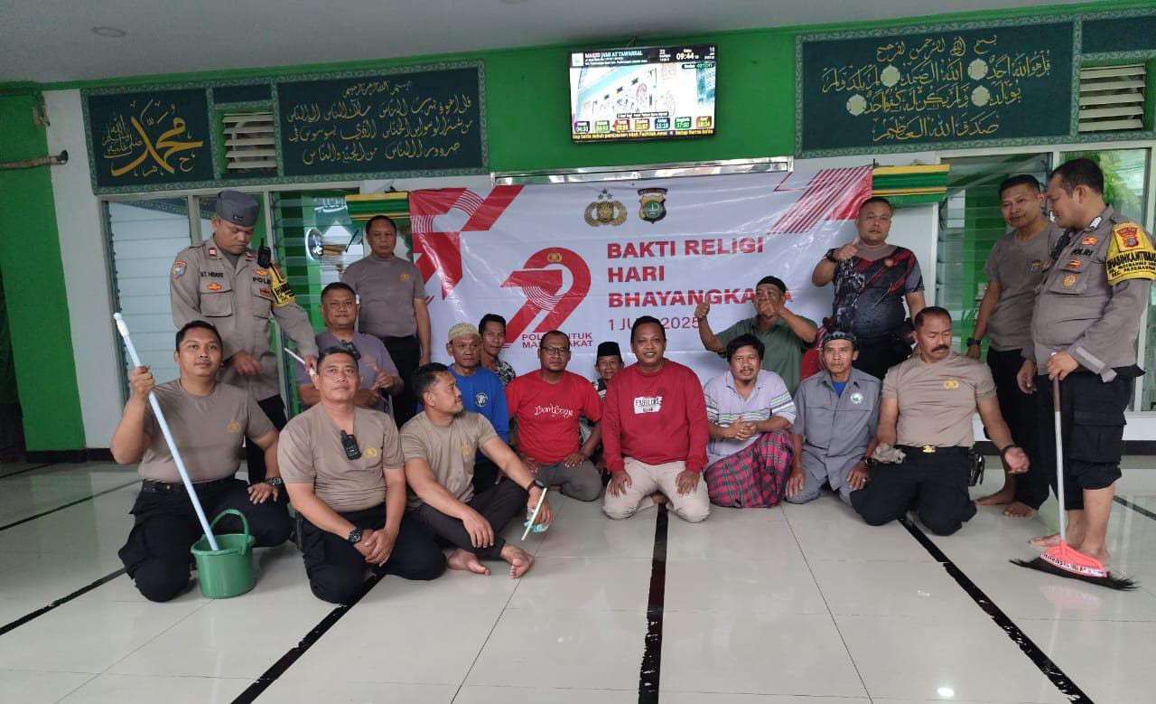 Sambut HUT Bhayangkara ke-79, Polsek Pademangan Gelar Bakti Sosial dan Religi di Masjid Jami At-Tawakkal