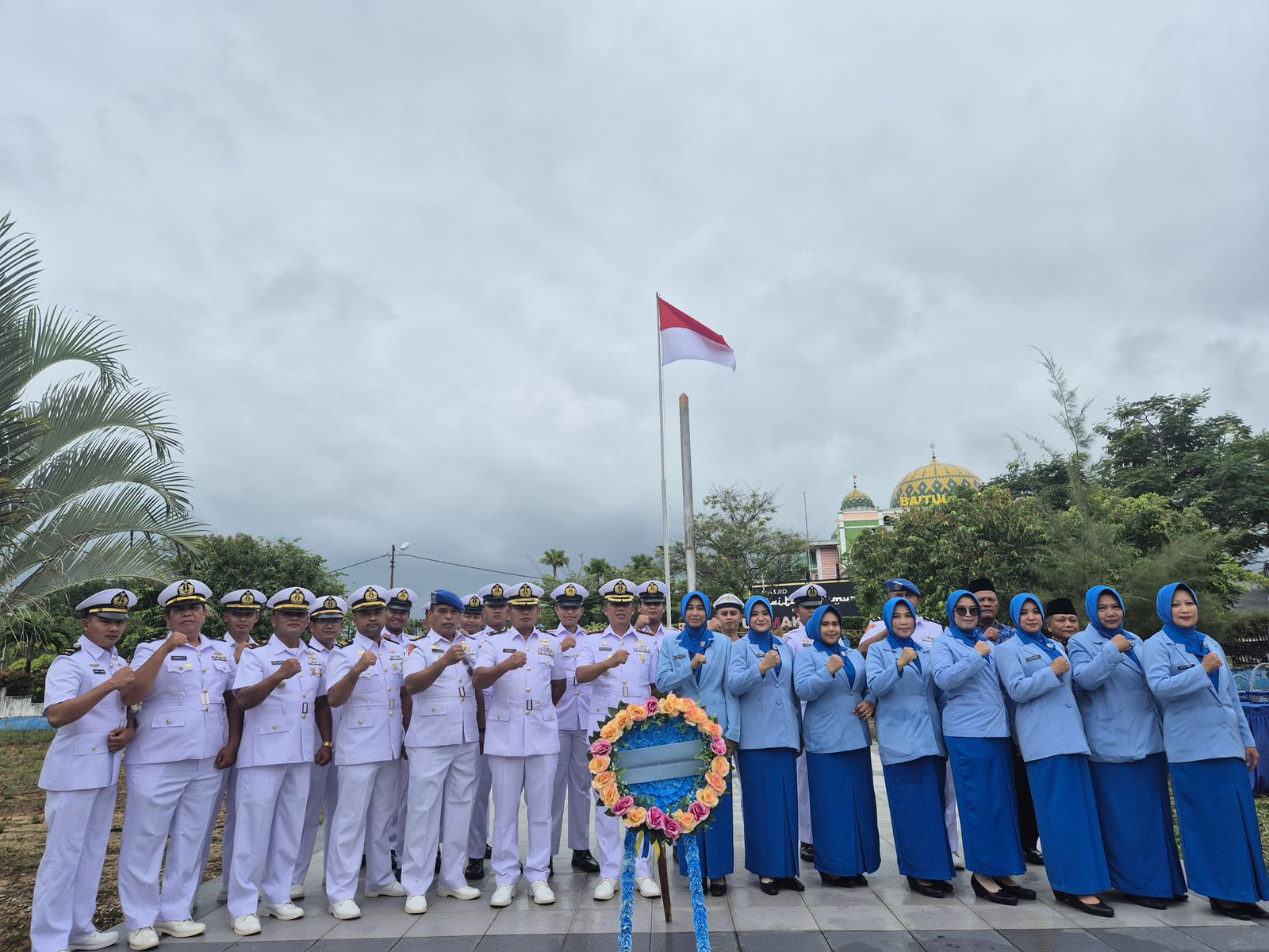 Hormati Jasa Pahlawan, Lanal Bintan Tabur Bunga Pada HUT Ke-80 TNI AL Tahun 2025