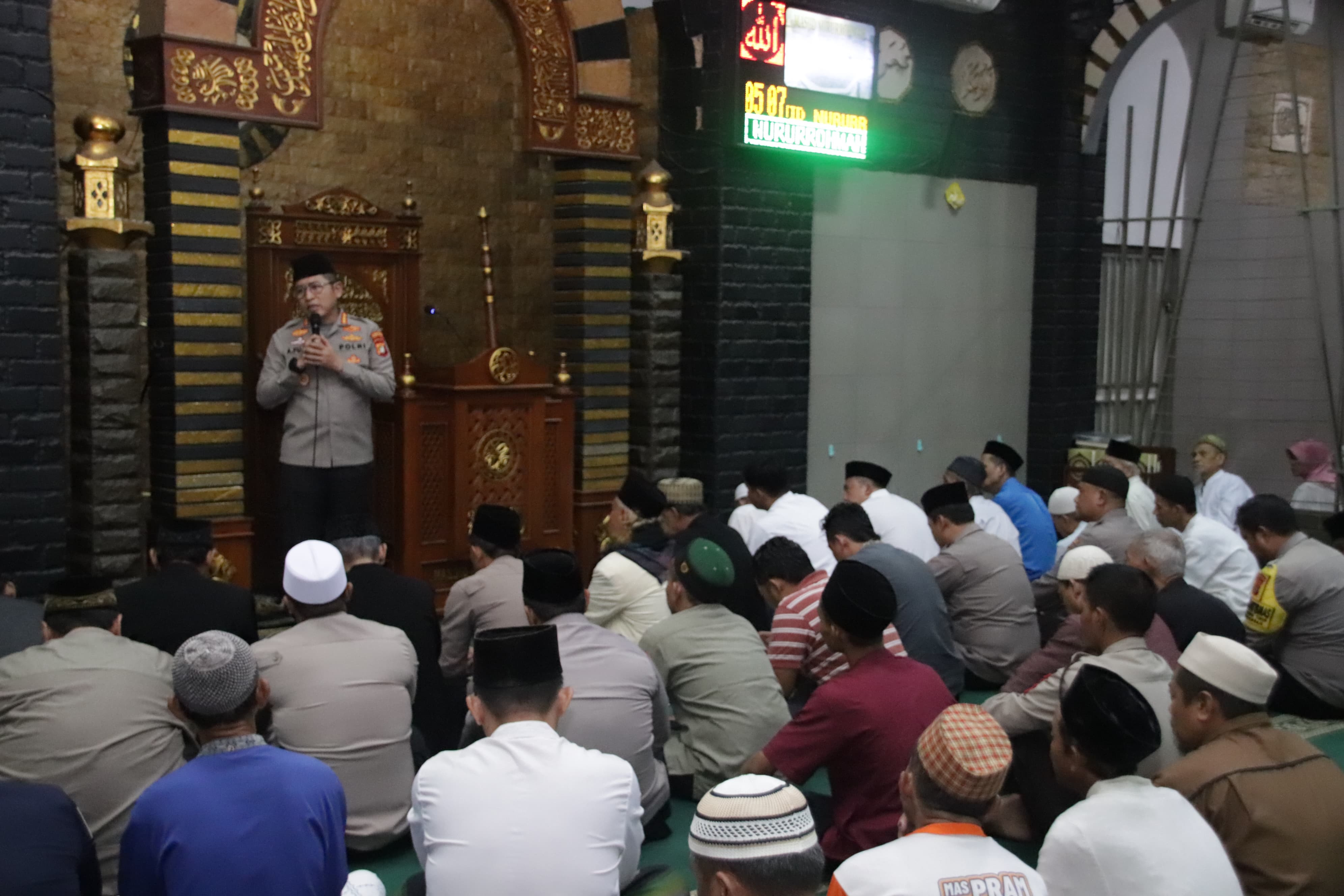 KAPOLRES METRO JAKARTA UTARA GELAR SHOLAT SUBUH KELILING, PERKUAT IKATAN SPIRITUAL DAN KAMTIBMAS BERSAMA WARGA PADEMANGAN