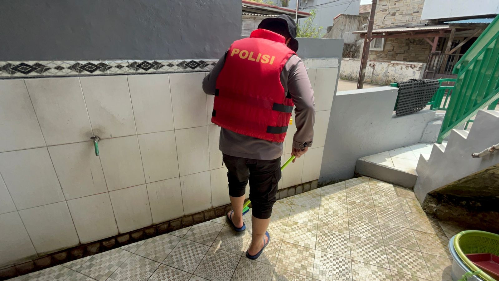 Dit Samapta PMJ Kerja Bakti Kurvey Rumah Ibadah Bentuk Pelayanan ke Masyarakat