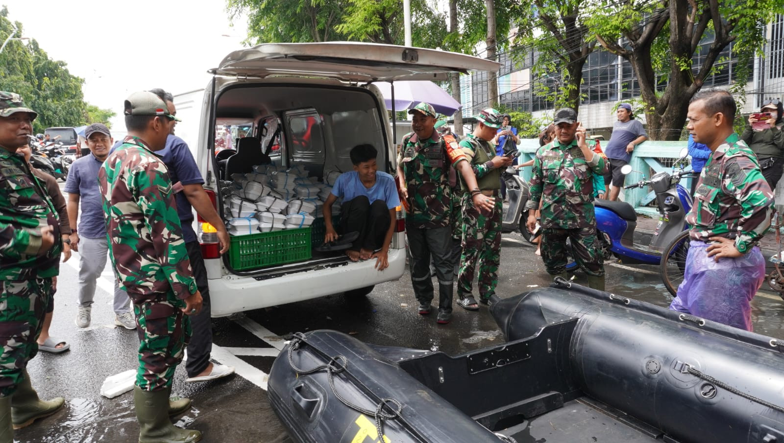 Kodam Jaya Respons Cepat Bantu Warga Terdampak Banjir di Kapuk Muara