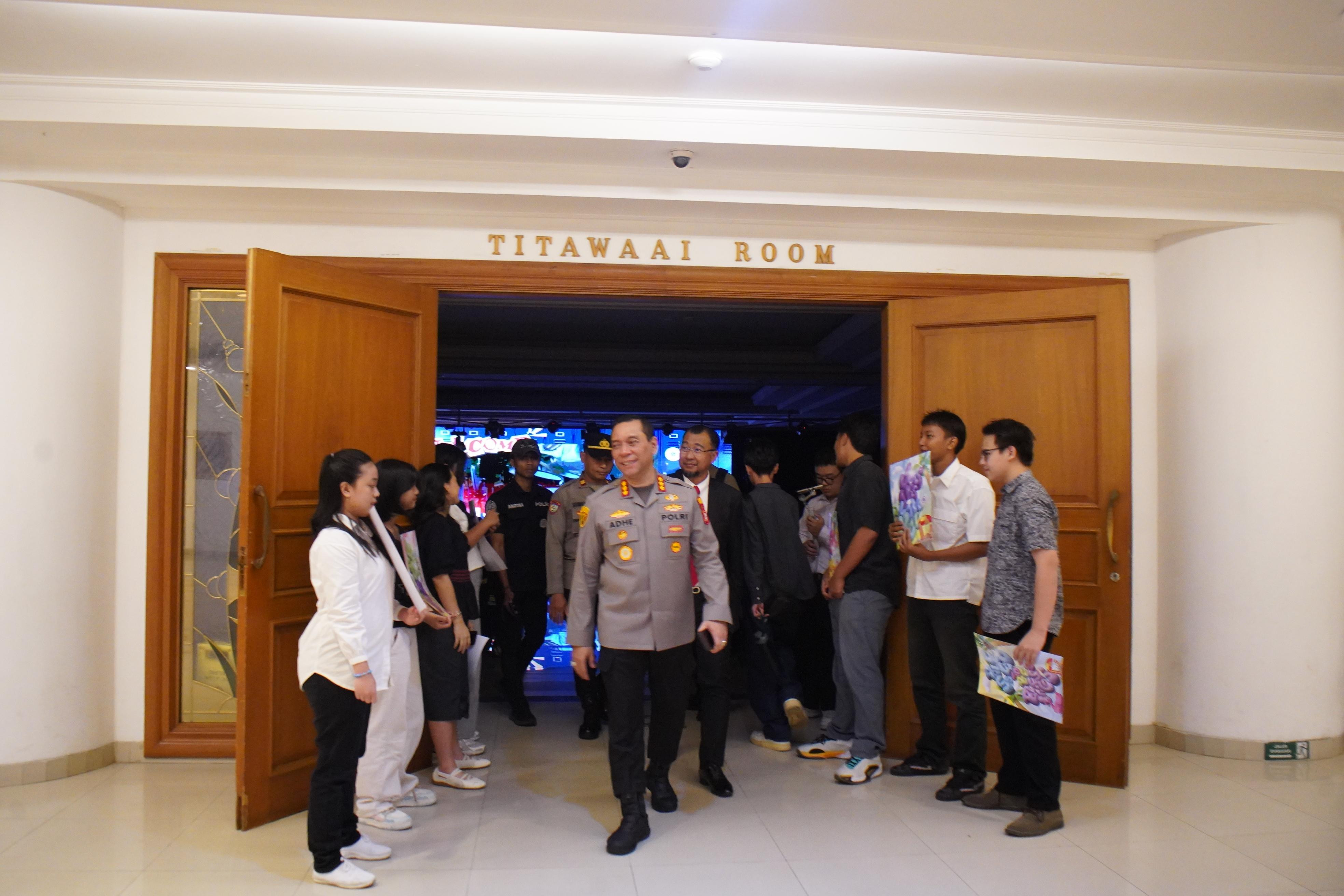 Kapolres Metro Jakarta Utara Tinjau Langsung Ibadah di Gereja Mawar Sharon, Pastikan Kamtibmas Kondusif
