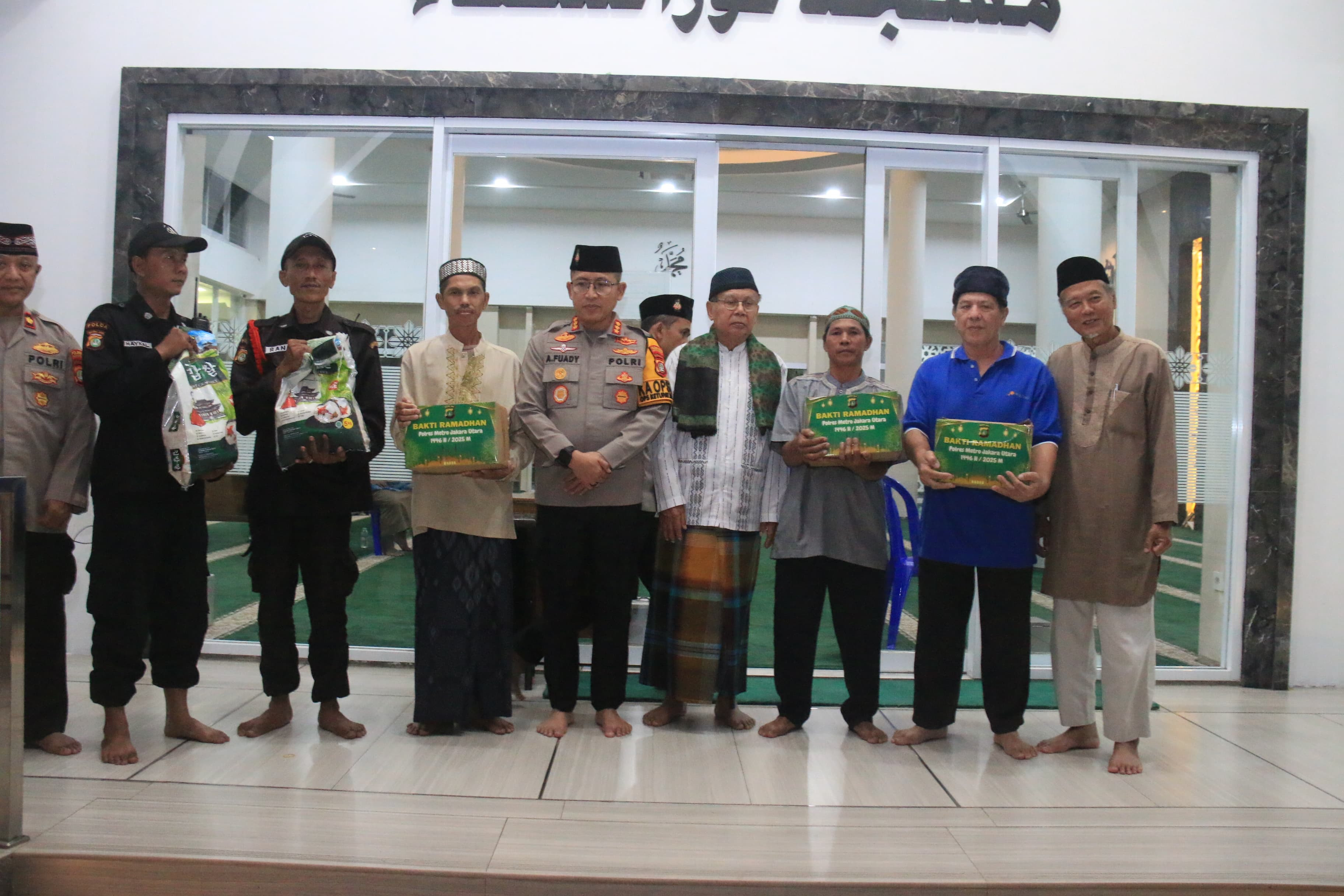 Kapolres Metro Jakarta Utara Gelar Tarawih Keliling di Masjid Nuurusysyifaa