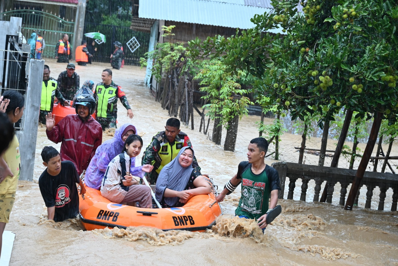 Percepat Evakuasi Korban Banjir di 9 Kabupaten/Kota, Kodam IM Kerahkan PRCPB