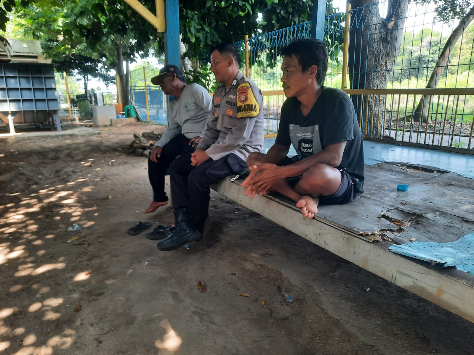 Bhabinkamtibmas Pulau Lancang Sambangi Warga, Sosialisasikan Layanan Polri 110 dan Perkuat Kamtibmas