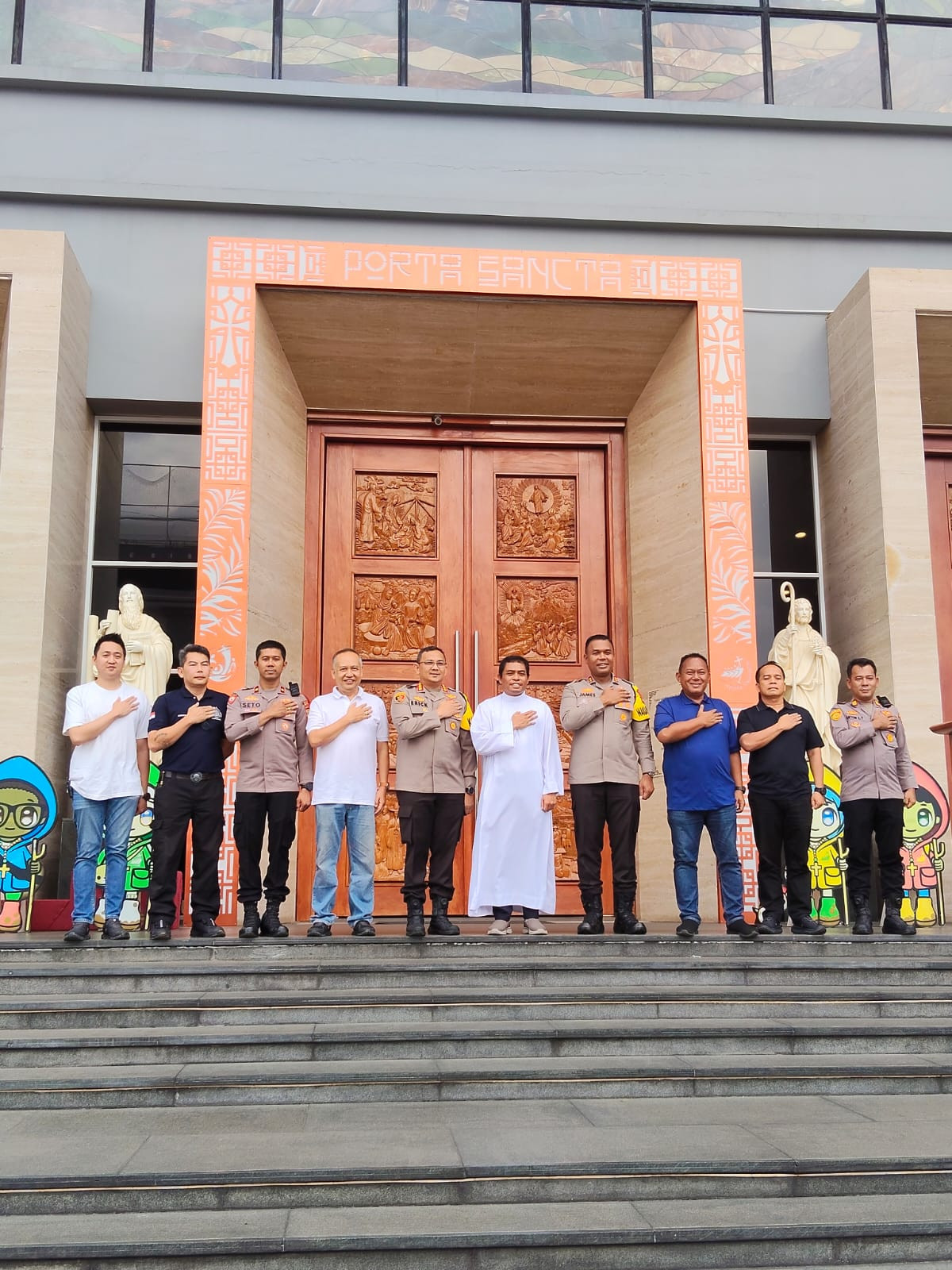 Kapolres Metro Jakarta Utara Cek Kesiapan Pengamanan Gereja di Kelapa Gading Jelang Natal 2025 dan Tahun Baru 2026