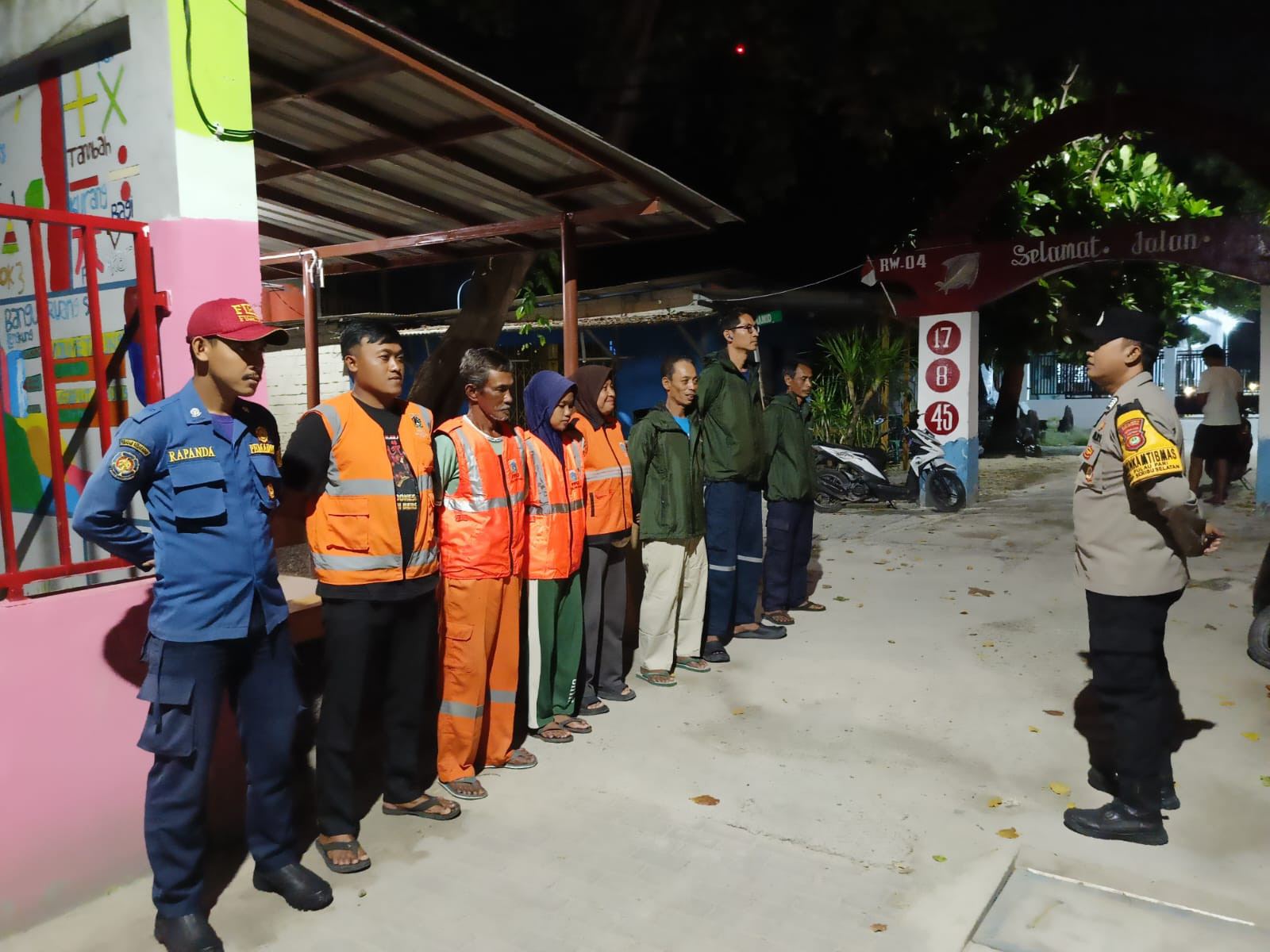 Patroli Malam Ramadhan Gabungan, Polsek Kepulauan Seribu Selatan Bersama TNI dan Satpol PP Perkuat Siskamling Cegah Guantibmas