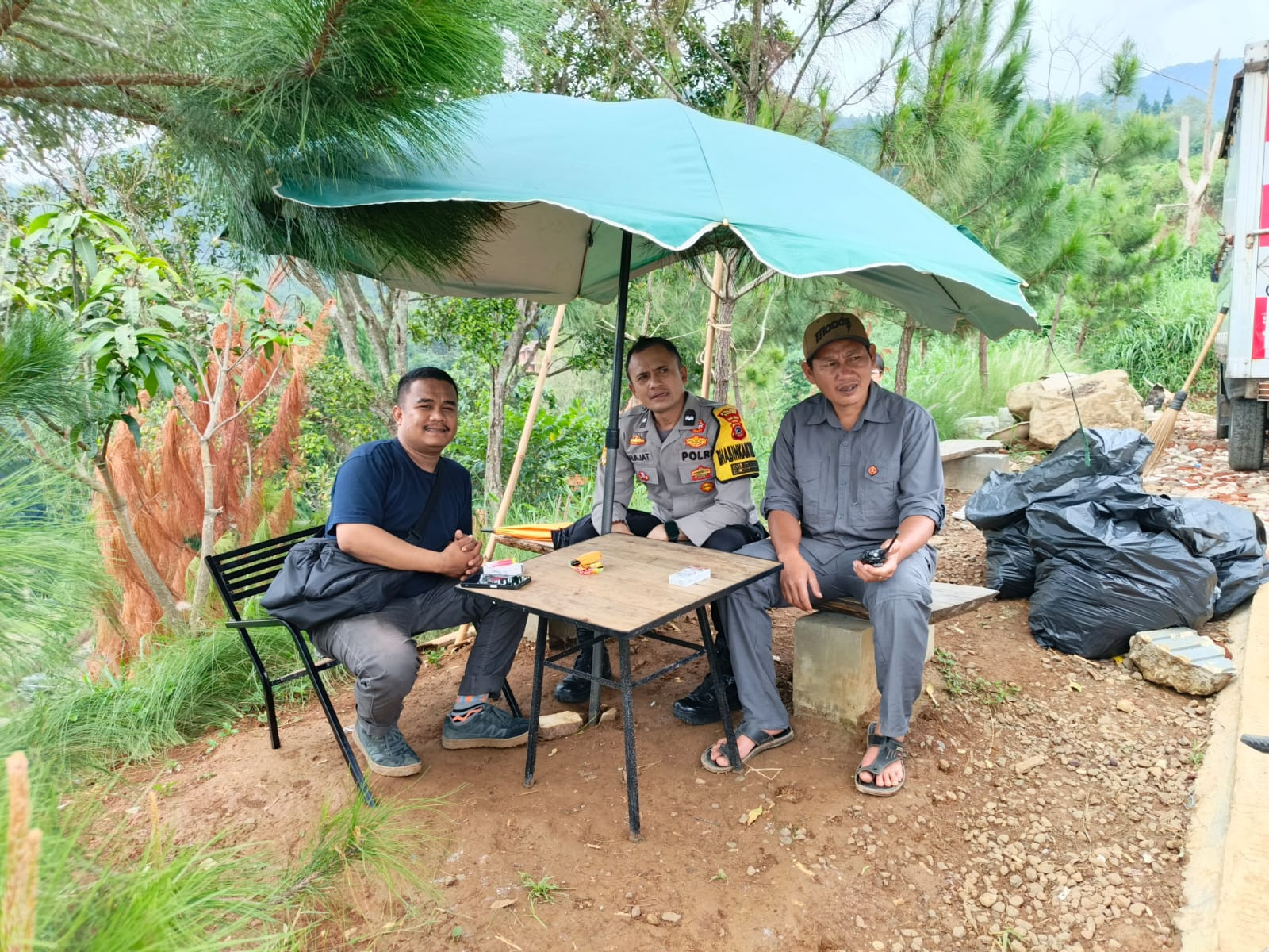 Sambang Warga Binaan, Bhabinkamtibmas Polsek Megamendung Tingkatkan Harkamtibmas Melalui Cooling System Polri Hadir untuk Masyarakat