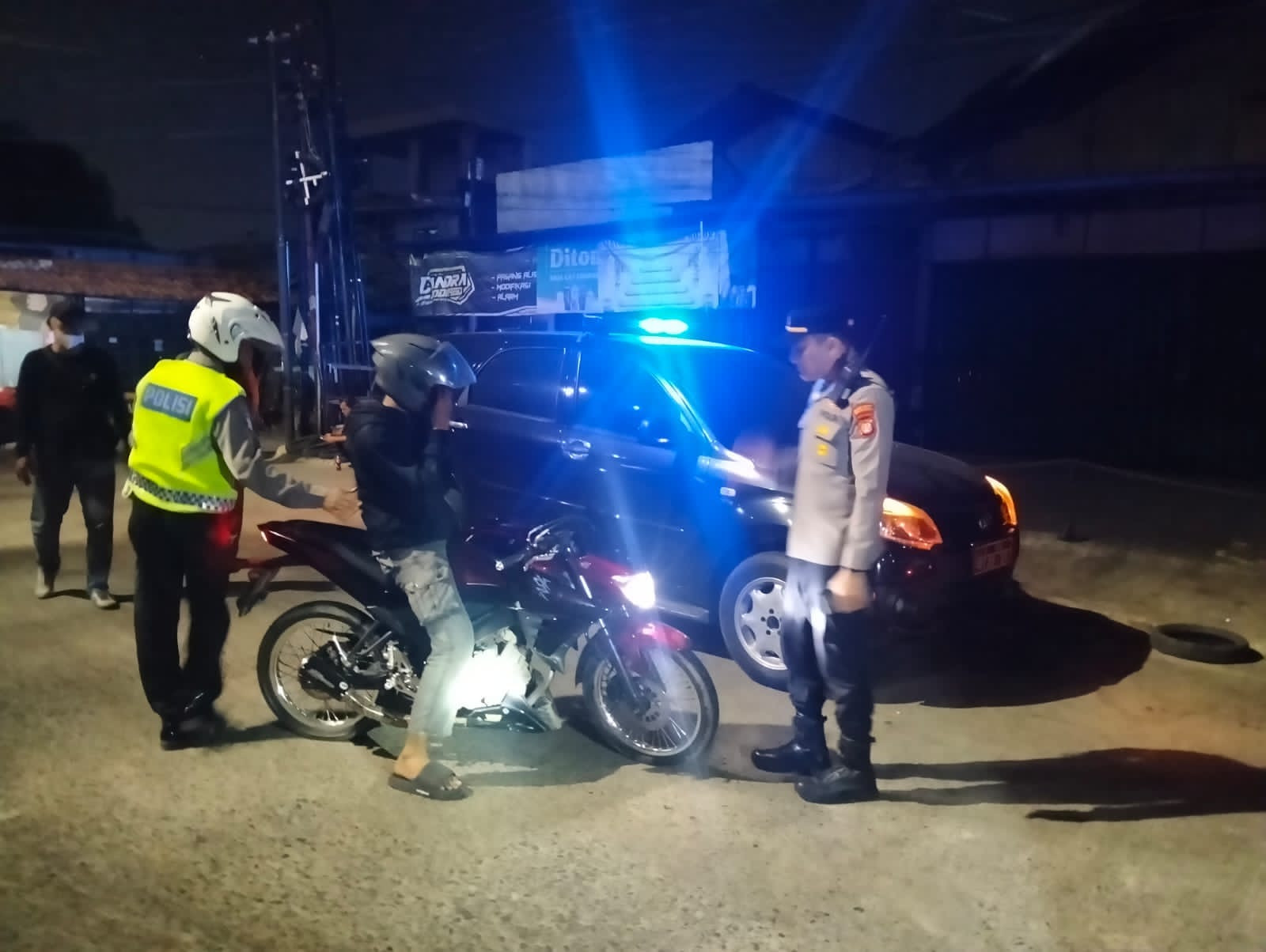 Jaga Jakarta On The Spot, Kapolsek Bekasi Barat Pimpin KRYD dan Razia Stasioner Cegah Tawuran