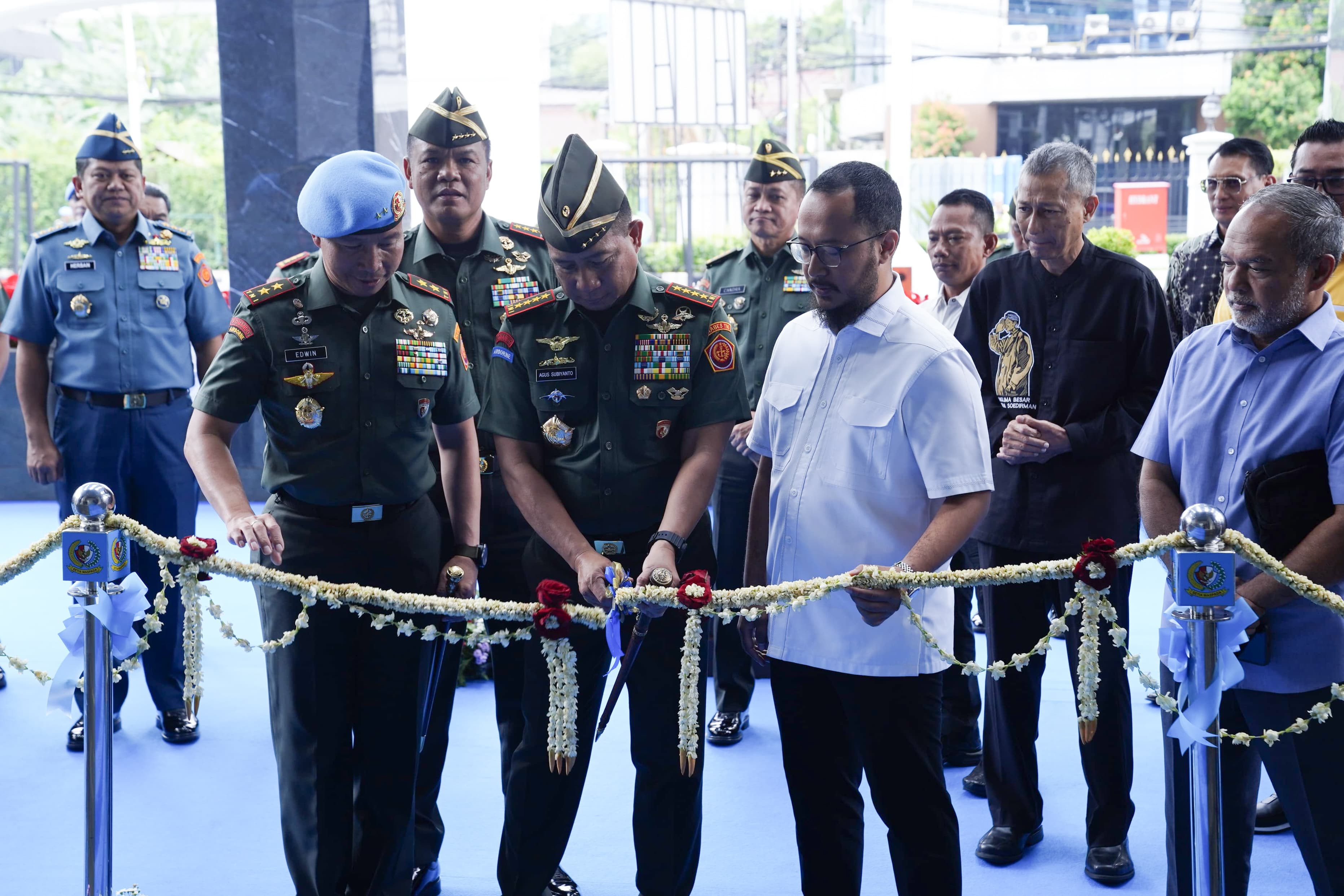 Panglima TNI Resmikan Gedung Jenderal Soedirman Paspampres