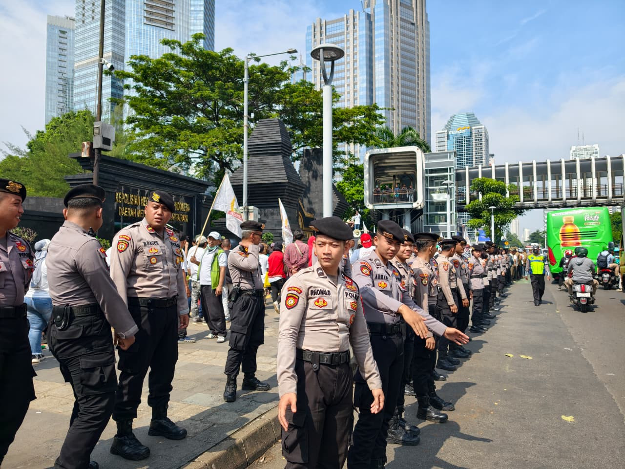 Polwan Polda Metro Jaya Diterjunkan Layani Aksi Tani Merdeka, Penyampaian Aspirasi Berjalan Tertib
