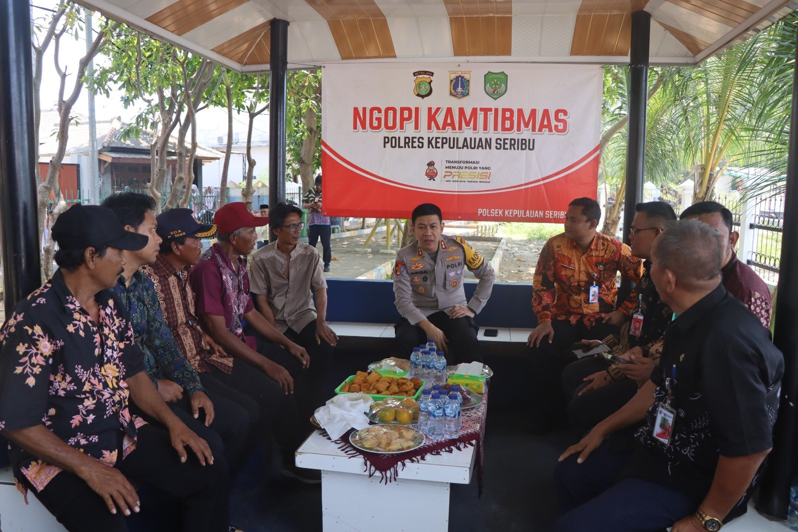 Kapolres Kepulauan Seribu Gelar “Ngopi Kamtibmas” di Pulau Harapan, Ajak Warga Jaga Jakarta dan Galakkan Siskamling