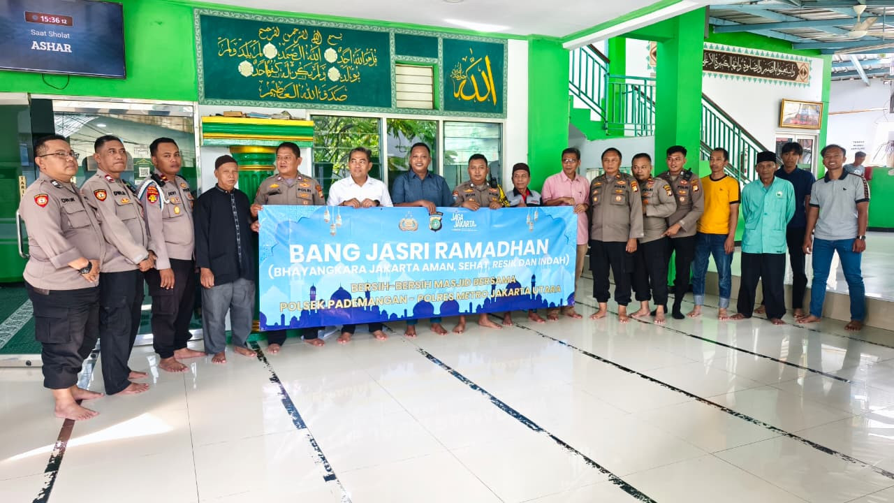 Polsek Pademangan Gelar Program Bang Jasri, Bersih-Bersih Masjid Perkuat Sinergi Polri dan Masyarakat