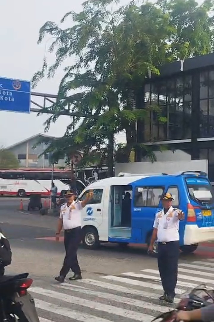 Ka. UP Terminal Bus Tanjung Priok Gelar Gebrak Pagi, Bantu Kelancaran Arus Lalu Lintas