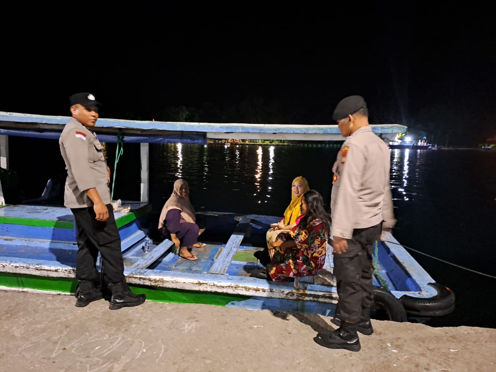 Polisi Humanis Polsek Kepulauan Seribu Utara Patroli Malam, Himbau Warga Jauhi Judi Online dan Cegah Tawuran