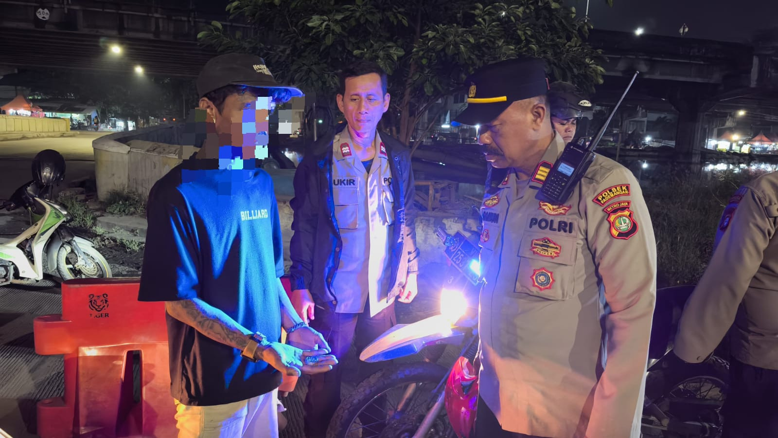 Polsek Pademangan Gelar Apel KRYD Serta Patroli Malam Cegah Tawuran dan Kejahatan Jalanan, Amankan Dua Pak Ogah dalam Patroli Malam