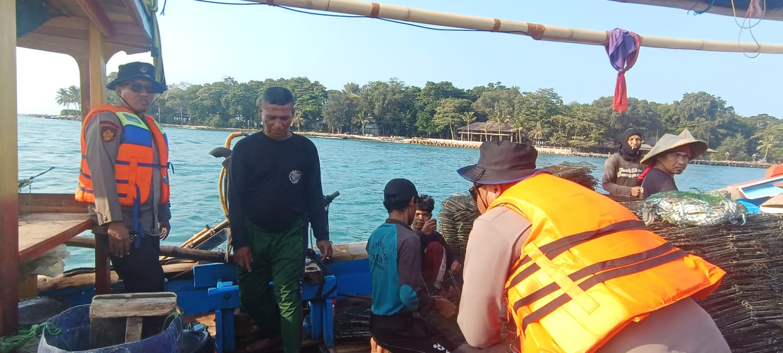 Jakarta On The Spot, Satpolairud Polres Kepulauan Seribu Sambangi Nelayan dan Sosialisasikan Layanan Polisi 110