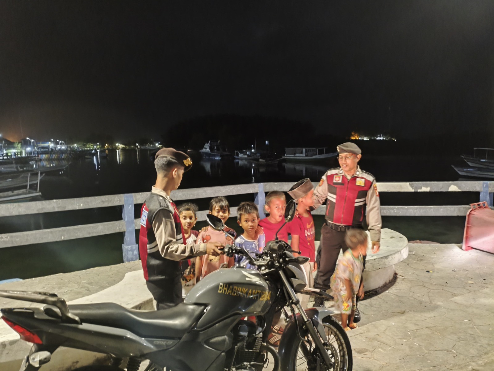 Polisi Humanis Polsek Kepulauan Seribu Utara Gelar Patroli Sahur, Cegah Tawuran Remaja