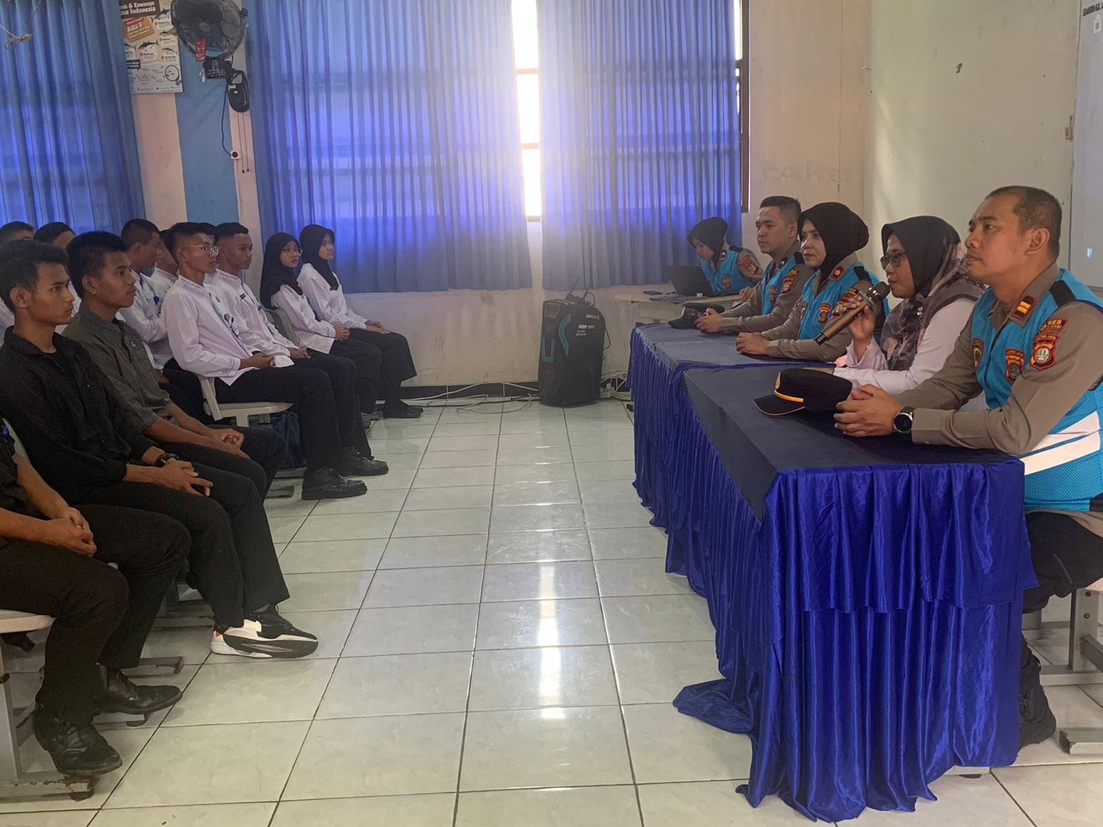 Polres Kepulauan Seribu Gelar Sosialisasi Penerimaan Anggota Polri 2025 di SMKN 61 Jakarta
