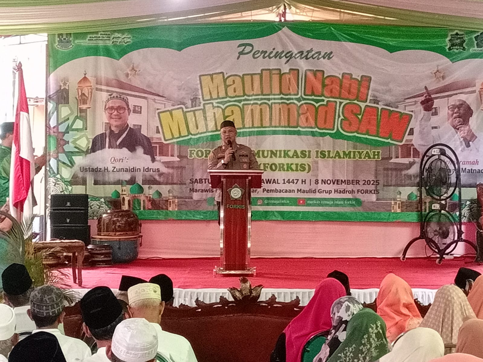 Kapolsek Bekasi Barat Hadiri Peringatan Maulid Nabi Muhammad SAW di Kotabaru, Berikan Tali Asih kepada Anak Yatim