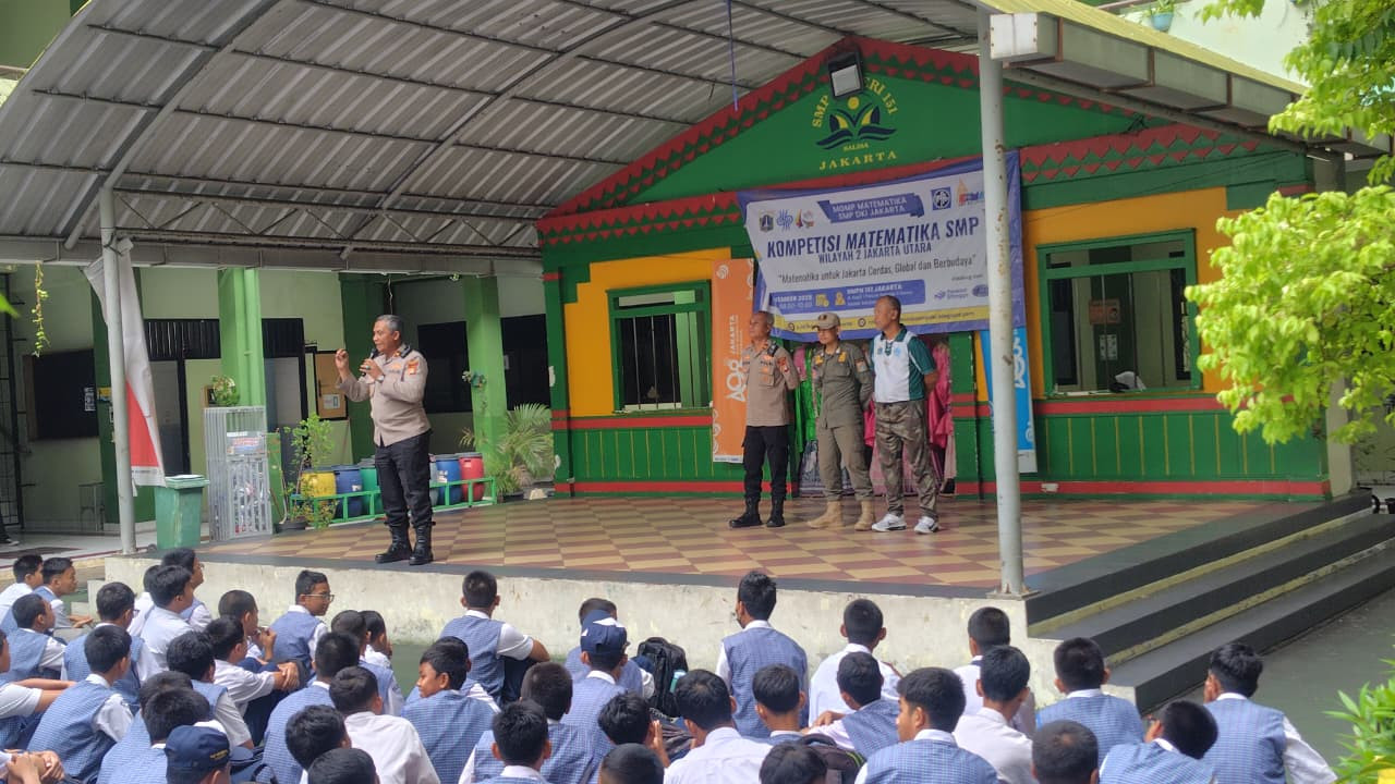 Polisi Gelar Program “Police Go To School” di SMPN 151 Jakarta untuk Cegah Tawuran dan Perundungan