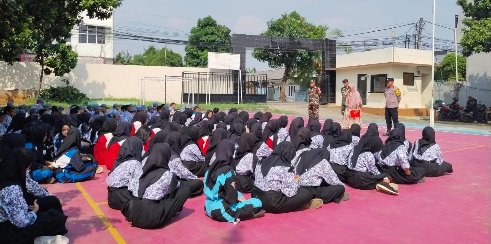 Sinergitas TNI-Polri Melaksanakan  Sosialisasikan SMKN 12 Kota Bekasi