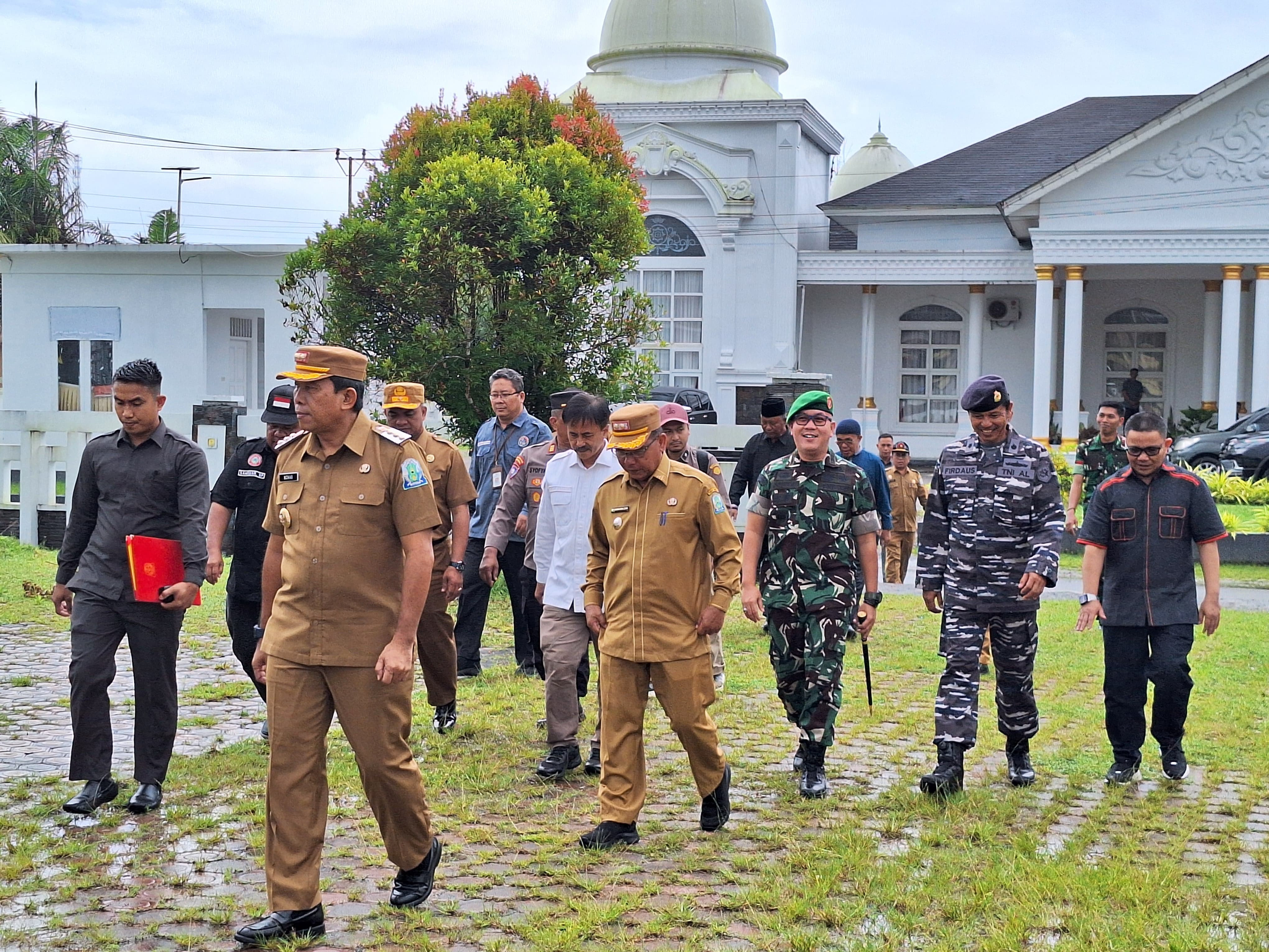 Lanal Simeulue Bersama Pemkab Simeulue Gelar Apel Brigade Pangan Untuk Dorong Modernisasi  Pertanian di Kabupaten Simeulue