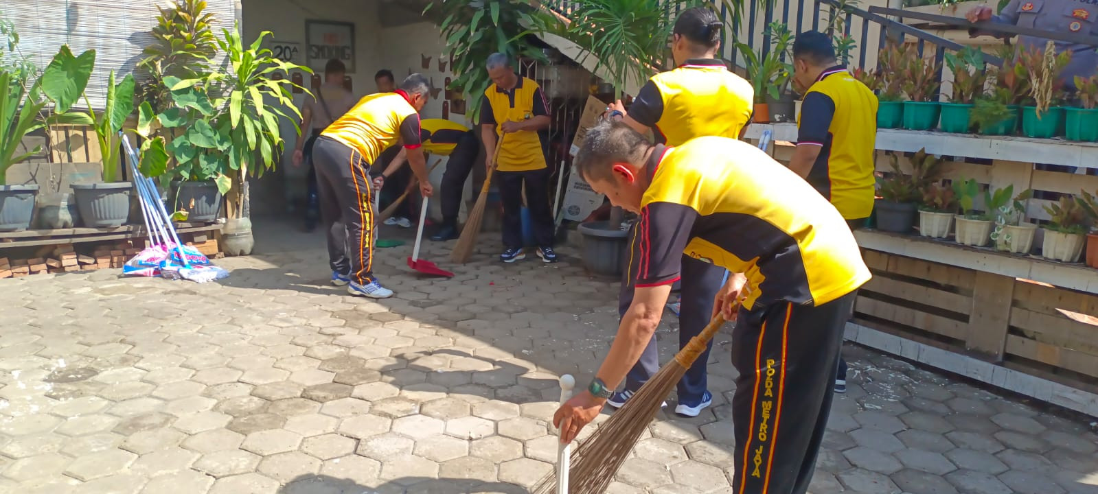 Ciptakan Sukacita Natal, Polsek Cilincing Gelar Aksi Sosial di Gereja Rehobot