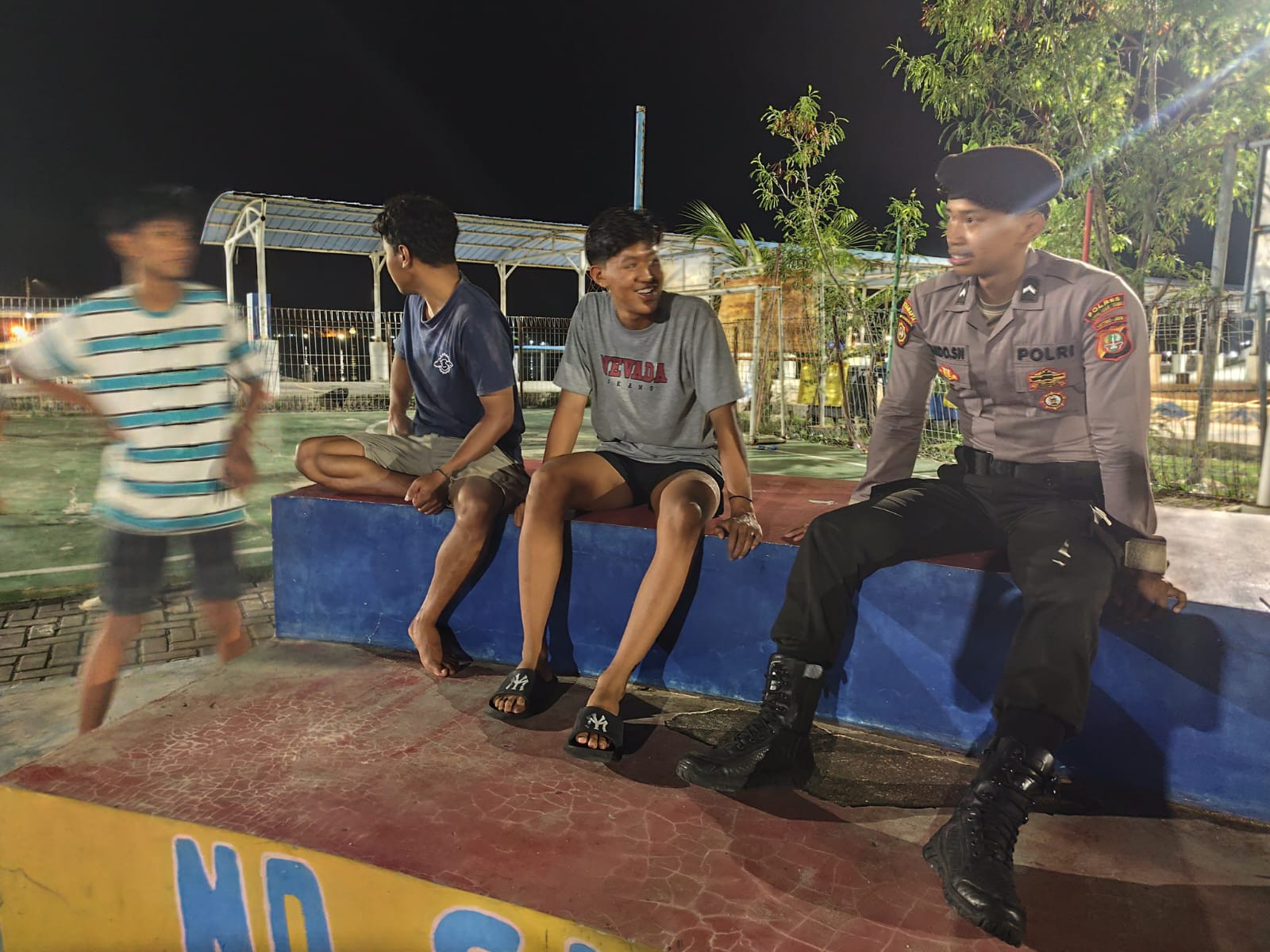 Polisi Baik Humanis: Polsek Kepulauan Seribu Utara Gelar Patroli Malam Cegah Tawuran Remaja