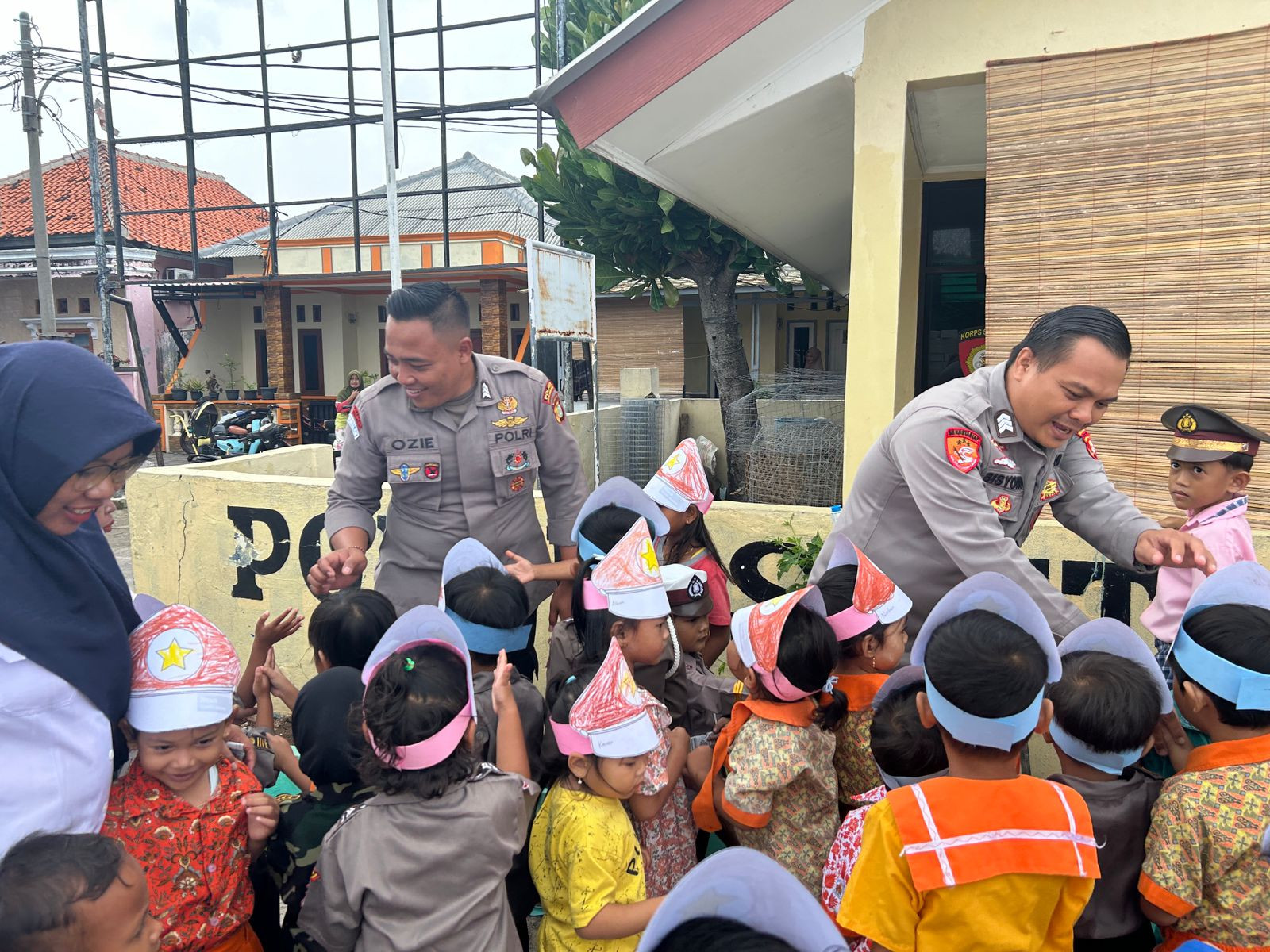 Polisi Sahabat Anak: Kenalkan Profesi Polri ke Anak TK Alam Pesisir Pulau Panggang