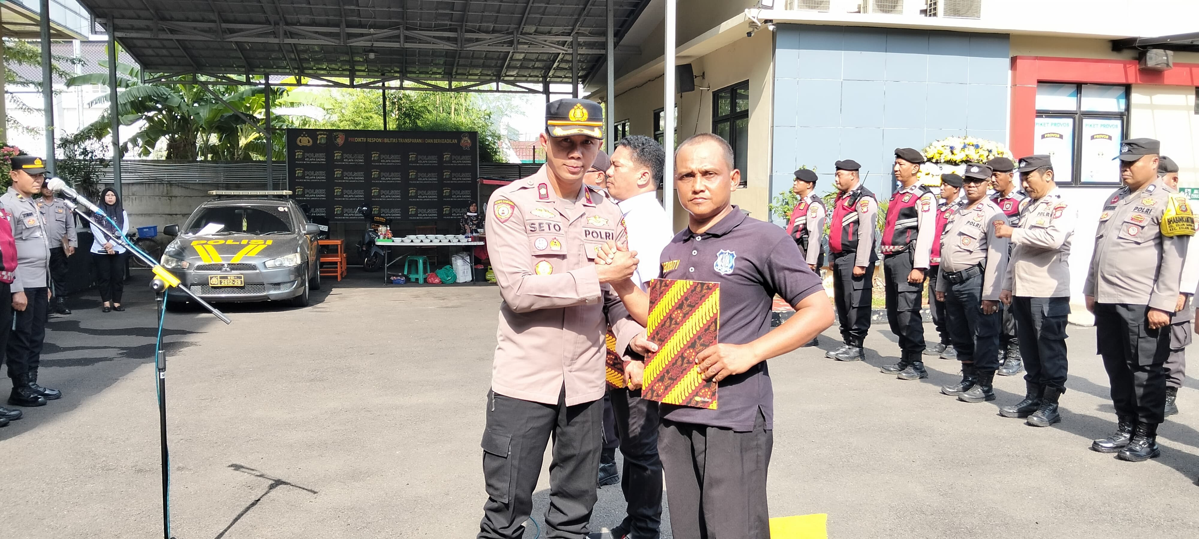 Kapolsek Kelapa Gading Beri Penghargaan kepada Warga yang Gagalkan Aksi Curanmor