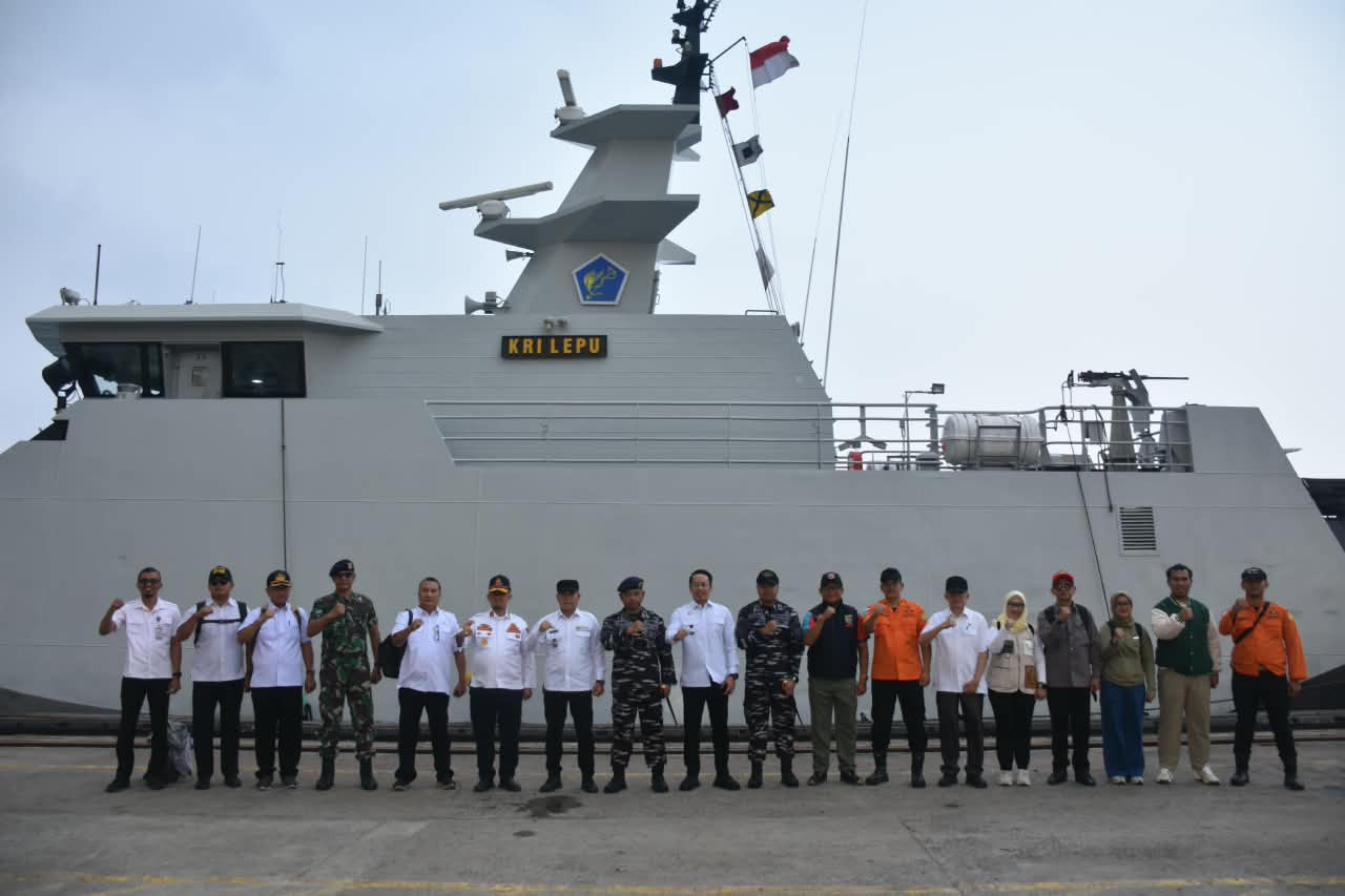 TNI Perkuat Pemantauan Aktivitas Gunung Anak Krakatau dan Pencarian Lima Jurnalis di Selat Sunda