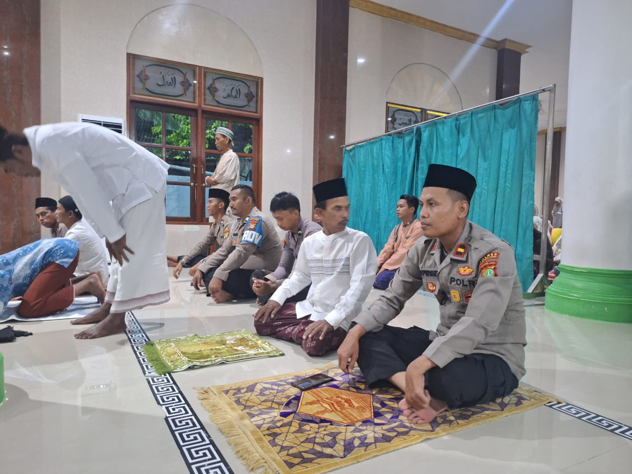 Wakapolsek Kepulauan Seribu Utara Hadiri dan Amankan Sholat Tarawih di Masjid Al Falah Pulau Kelapa