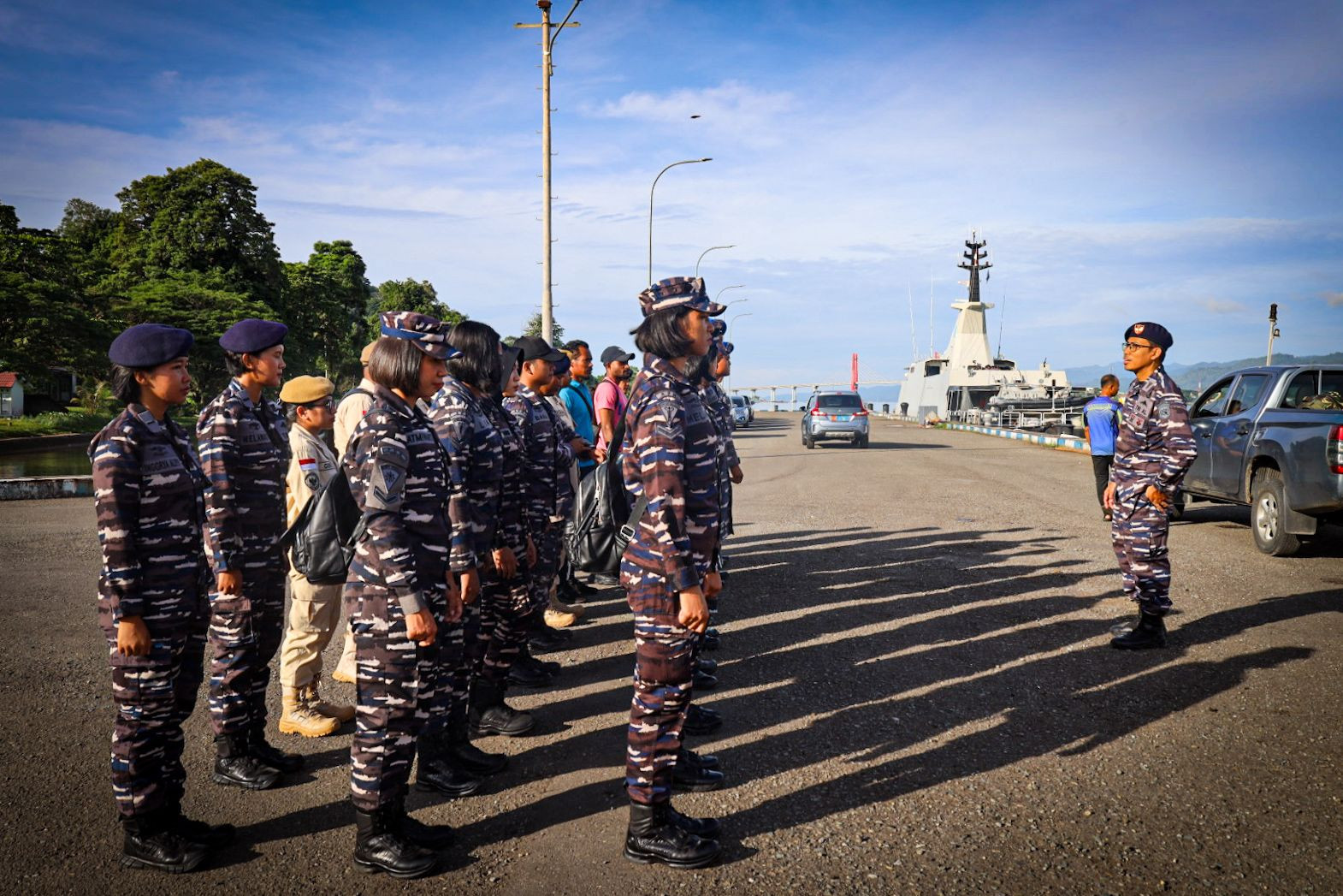 Songsong Hari Armada RI, Kodaeral IX Sukses Gelar Bakti Kesehatan dan Komsos Untuk Masyarakat Seram Utara Maluku Tengah Gunakan KRI Kerapu-812