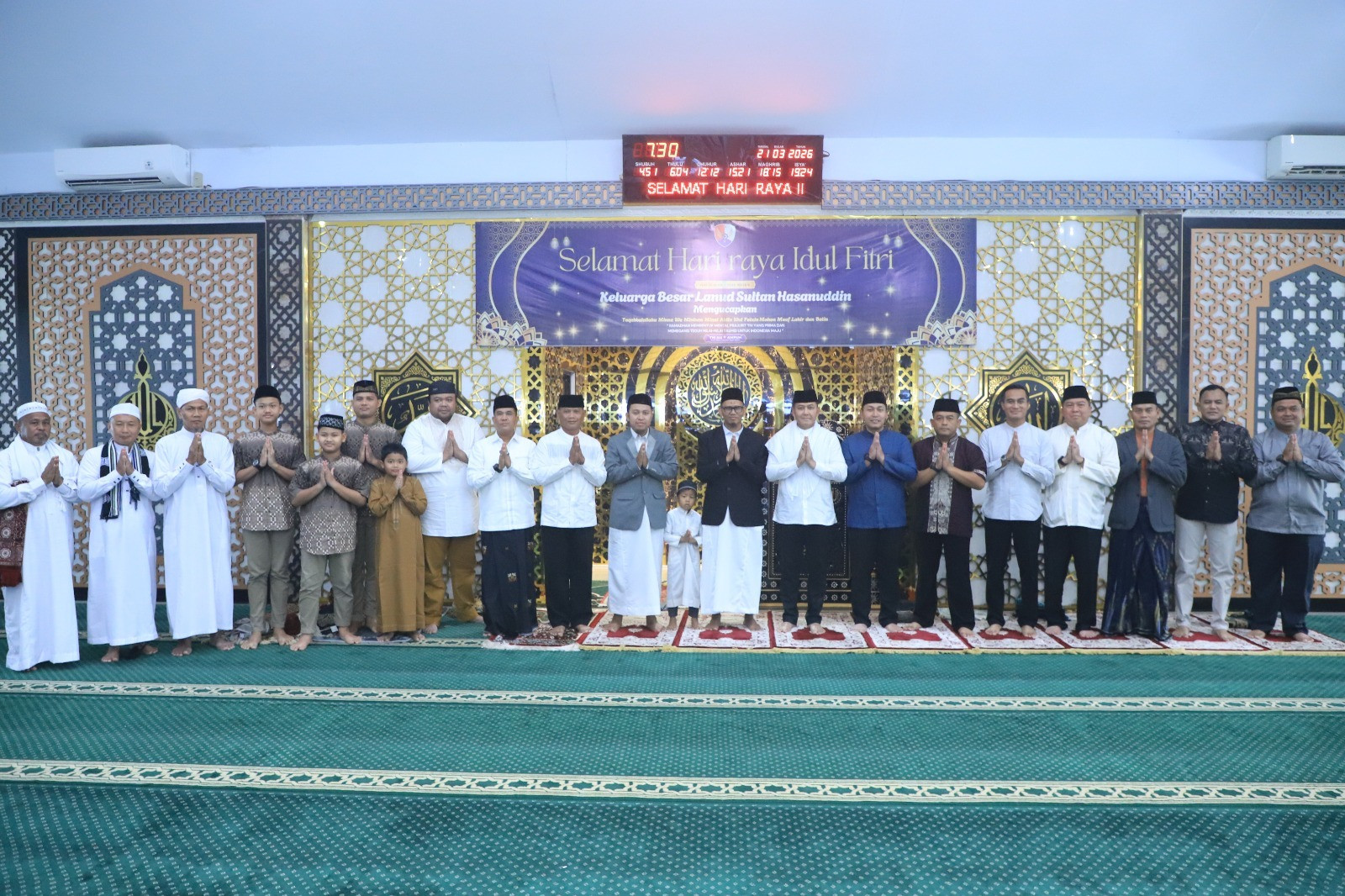 Umat Muslim Lanud Sultan Hasanuddin Laksanakan Sholat Idul Fitri di Masjid Nurussamawat