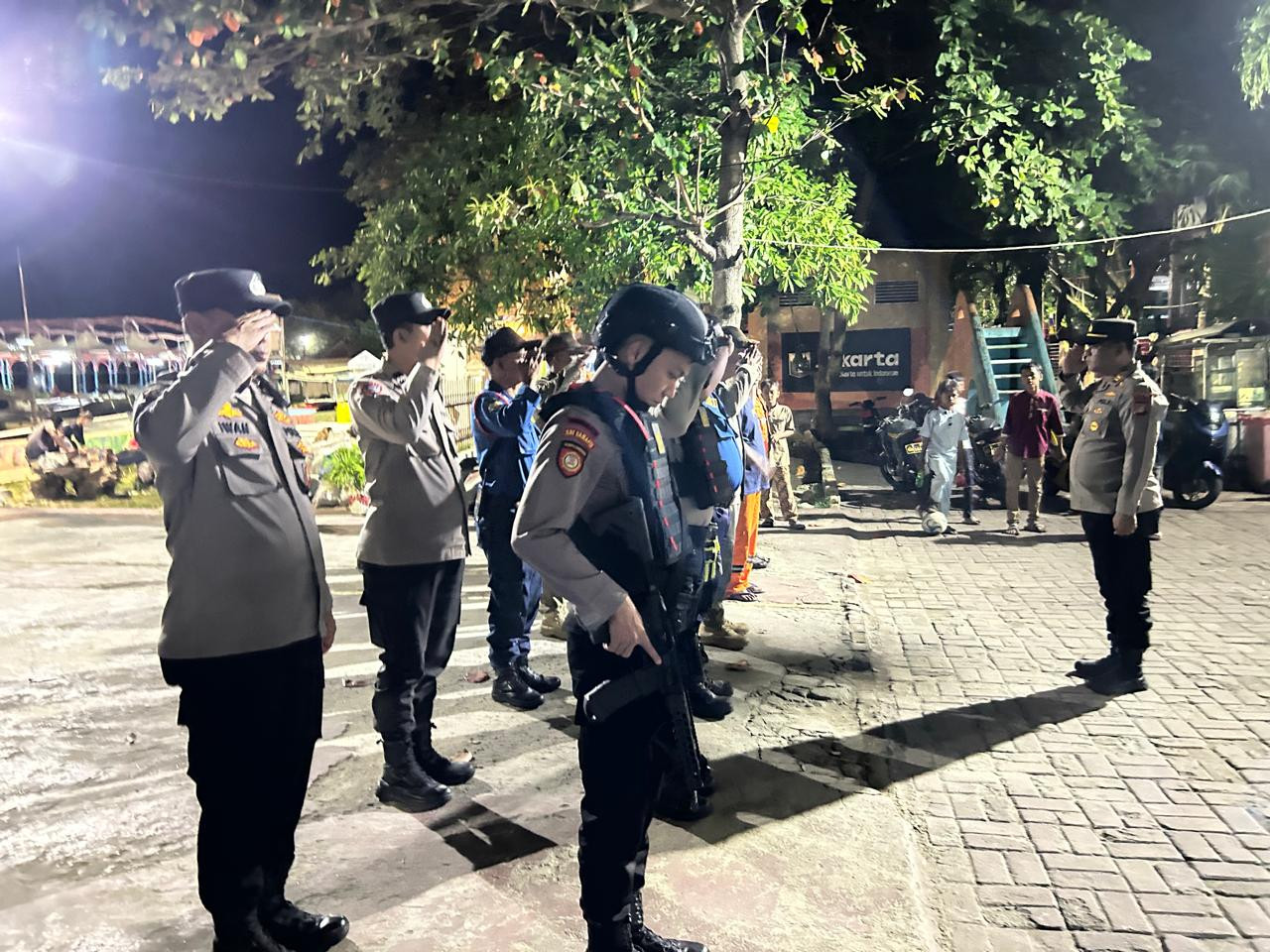 Polsek Kepulauan Seribu Utara Gelar Patroli Malam Gabungan, Sosialisasikan Call Center 110 dan Program Jaga Jakarta+
