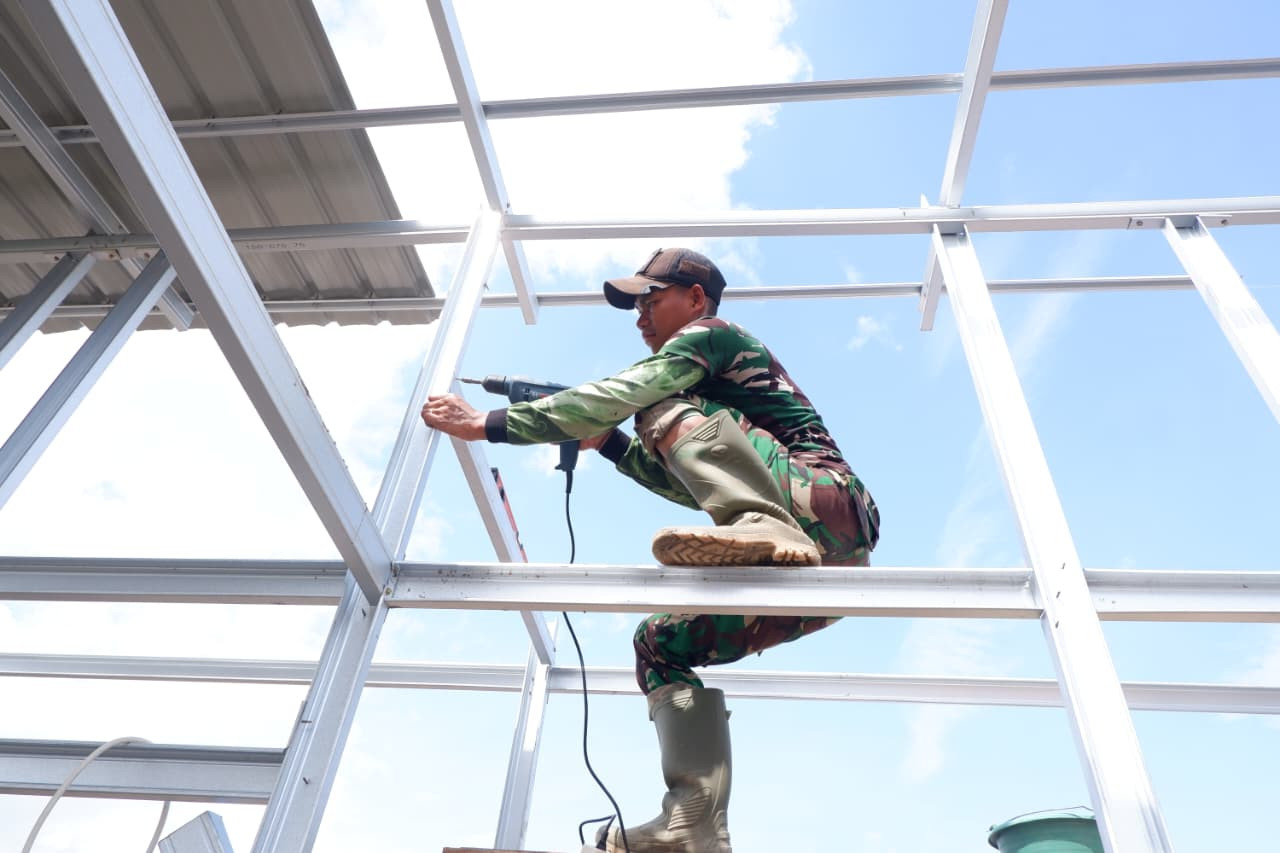 Satgas Gulbencal Kodam IM Bangun Huntara Korban Banjir di Pidie Jaya