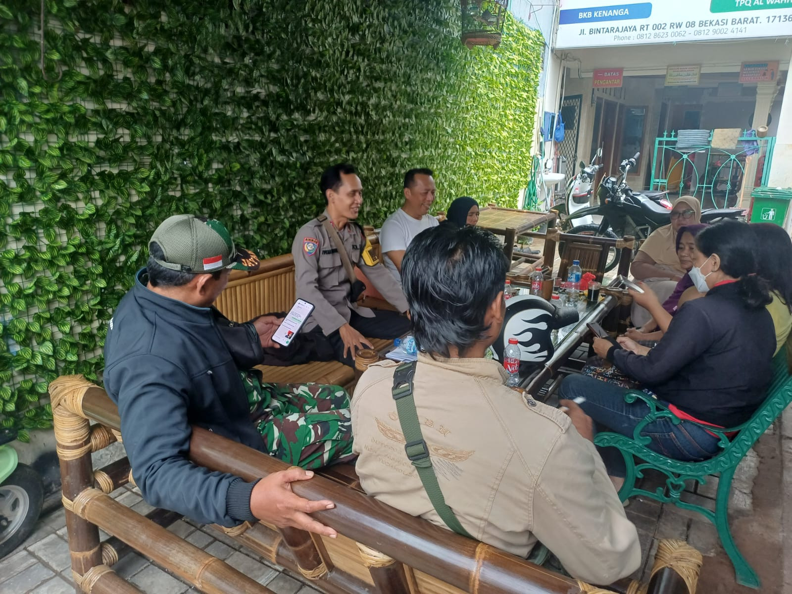 Sinergitas TNI–Polri Jaga Kamtibmas di Kelurahan Bintara Jaya